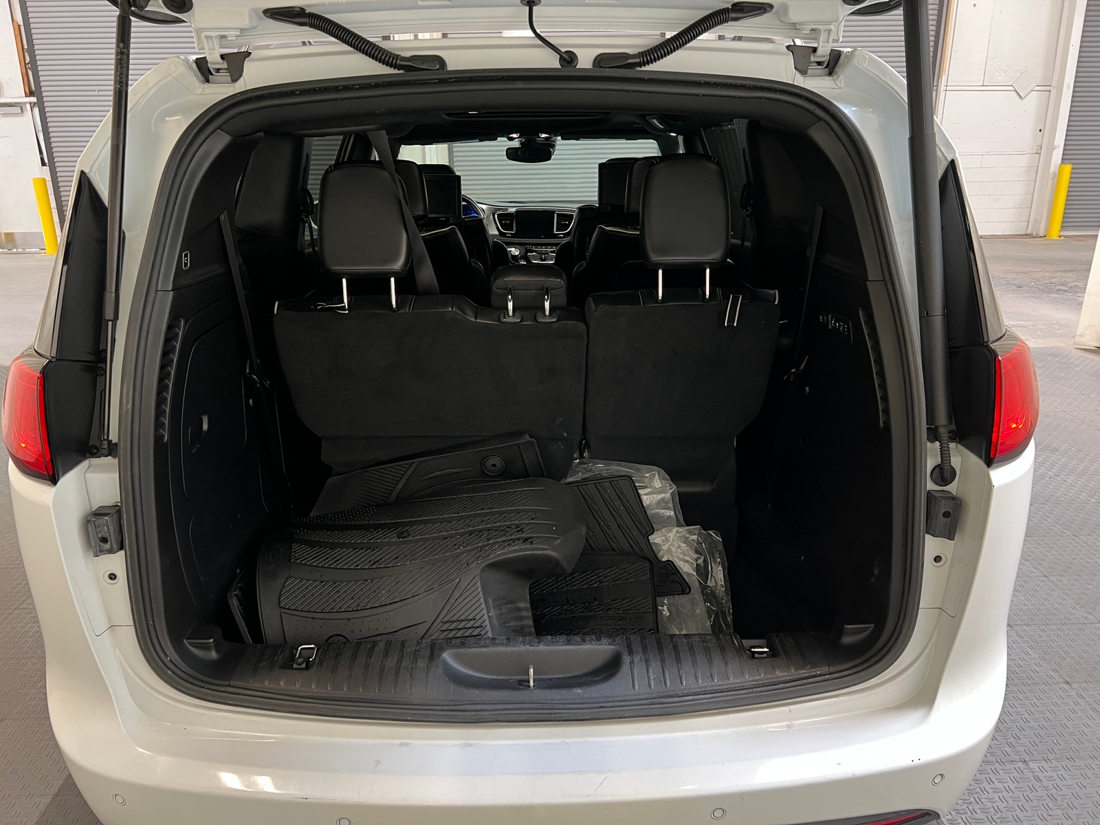 Thumbnail: 2019 Chrysler Pacifica - 6