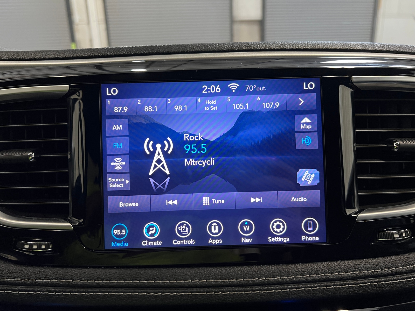 Thumbnail: 2019 Chrysler Pacifica - 3