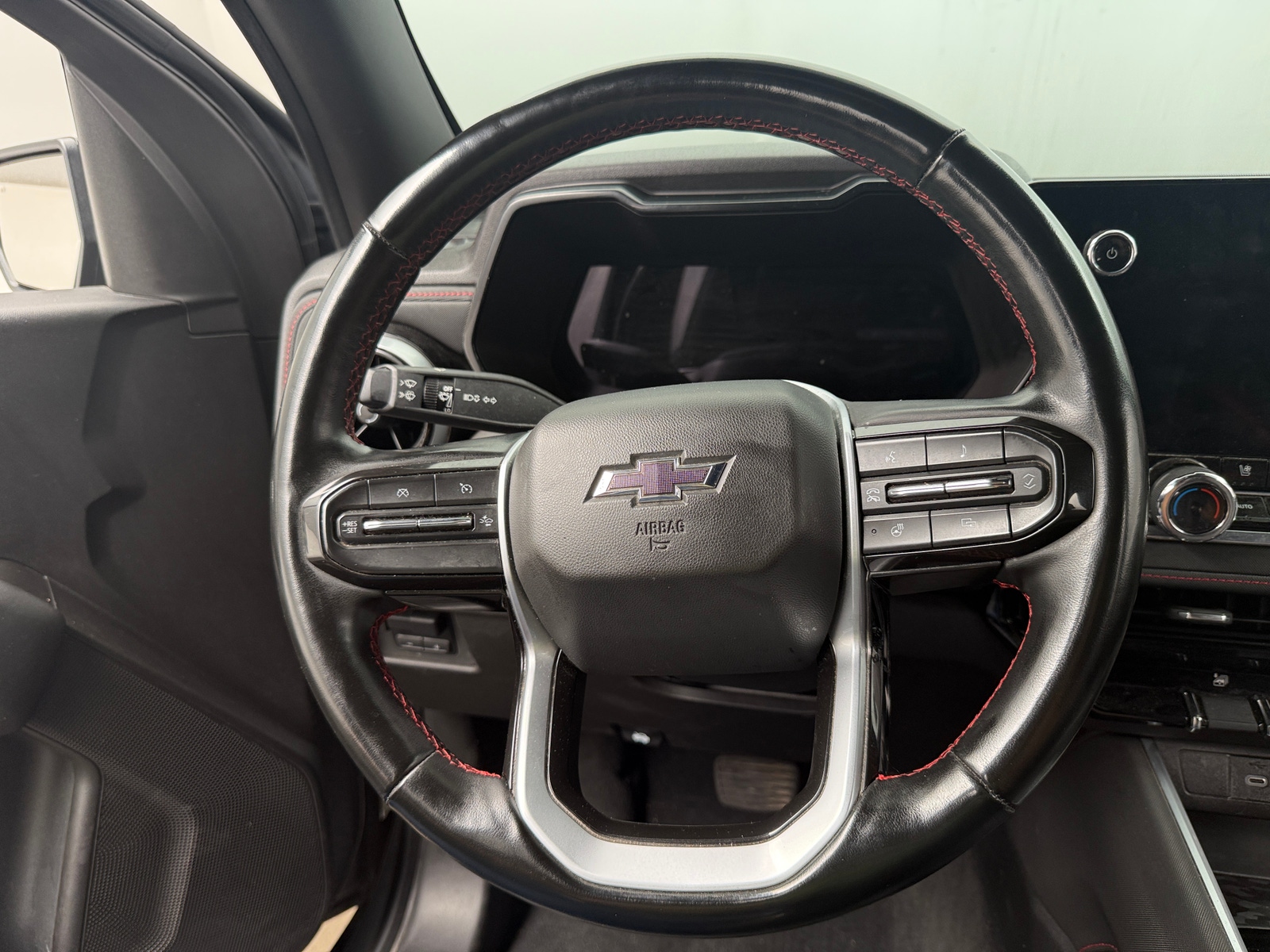 Thumbnail: 2023 Chevrolet Colorado - 4