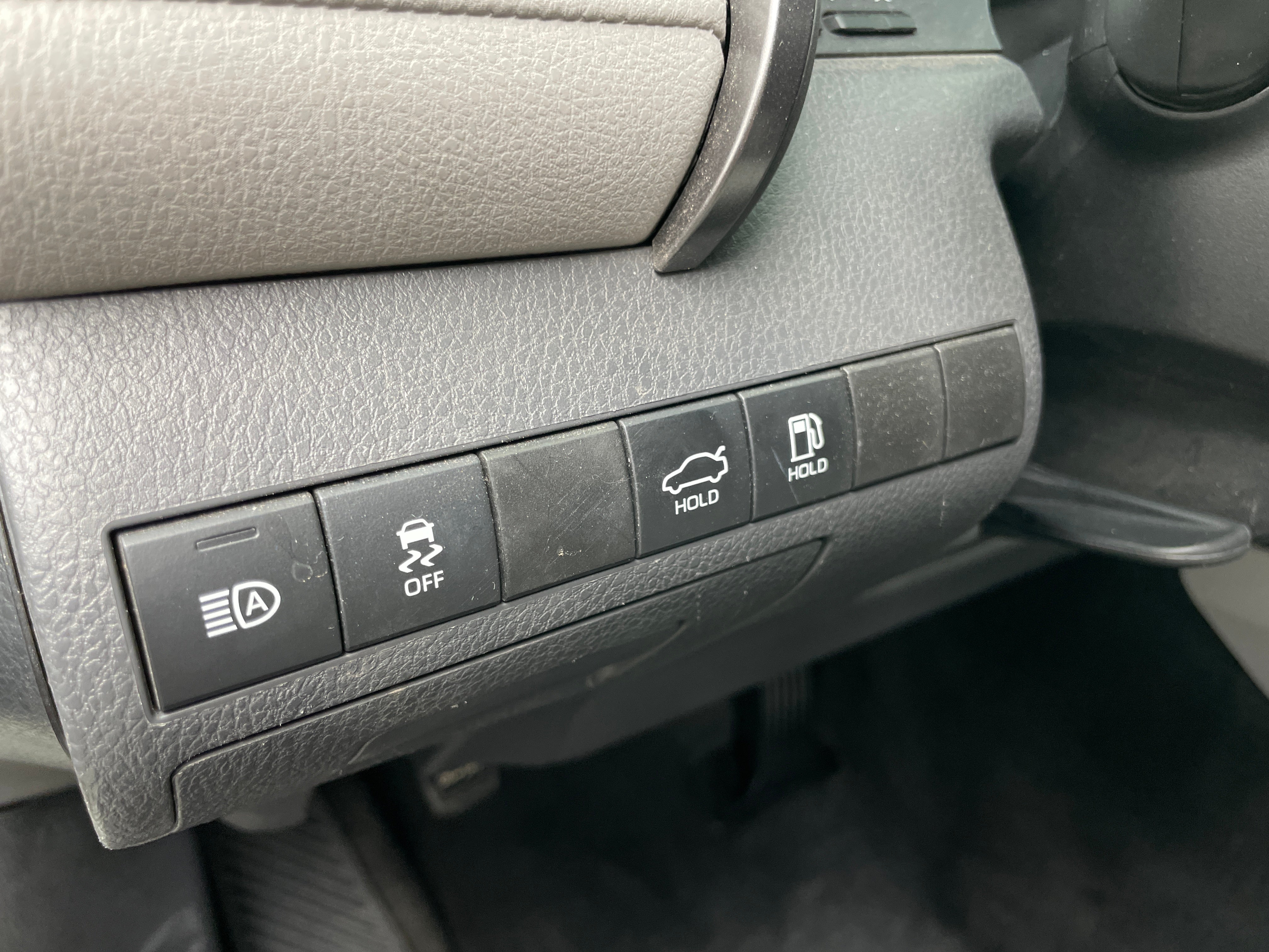 2020 Toyota Camry SE - Photo 8
