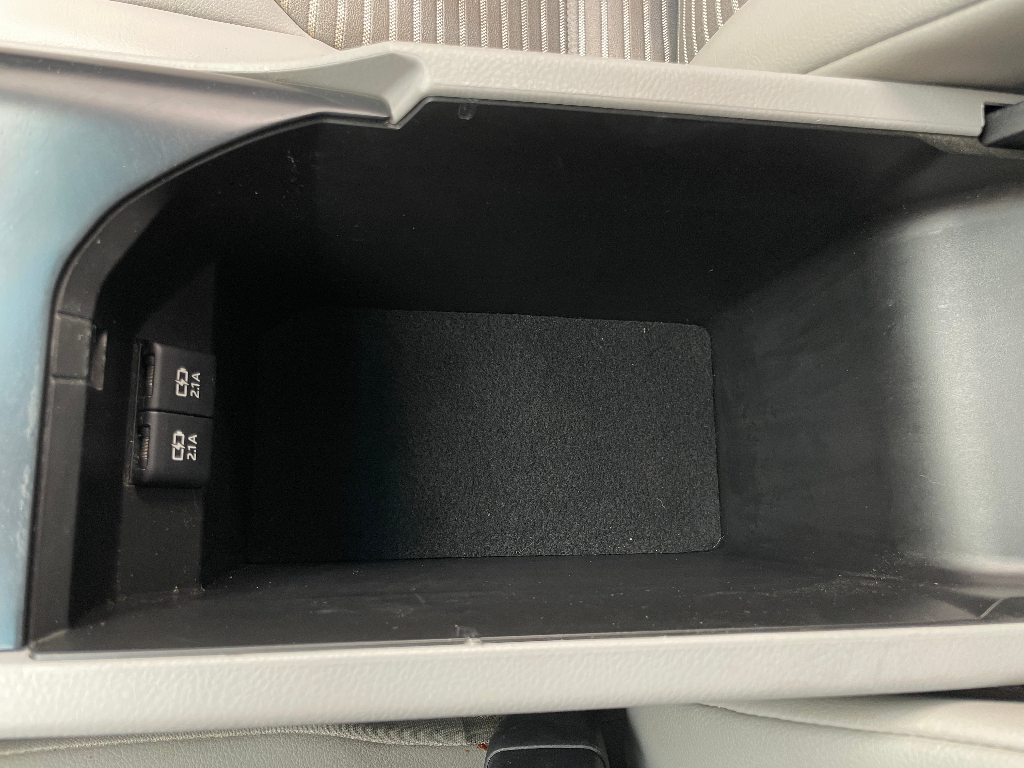 2020 Toyota Camry SE - Photo 13