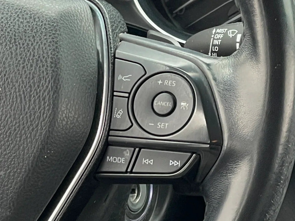 2020 Toyota Camry SE - Photo 16