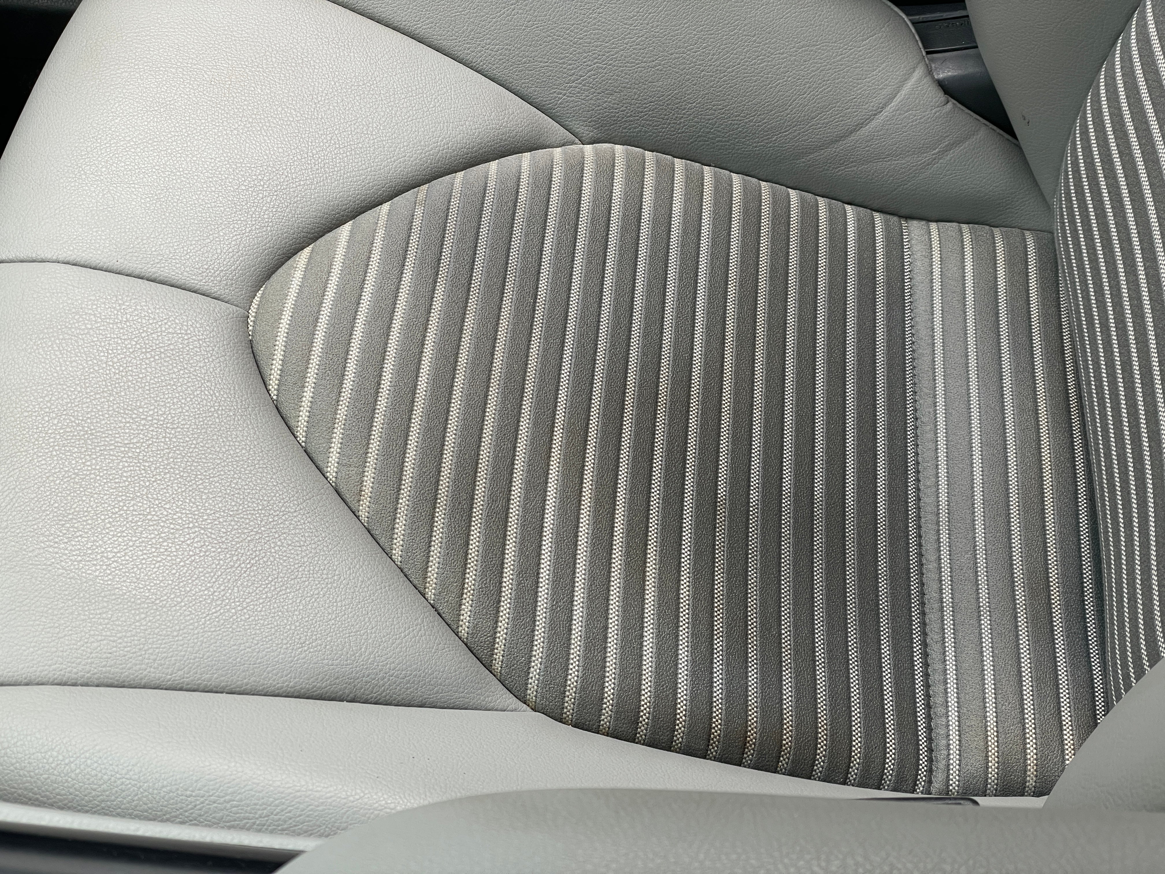 2020 Toyota Camry SE - Photo 17