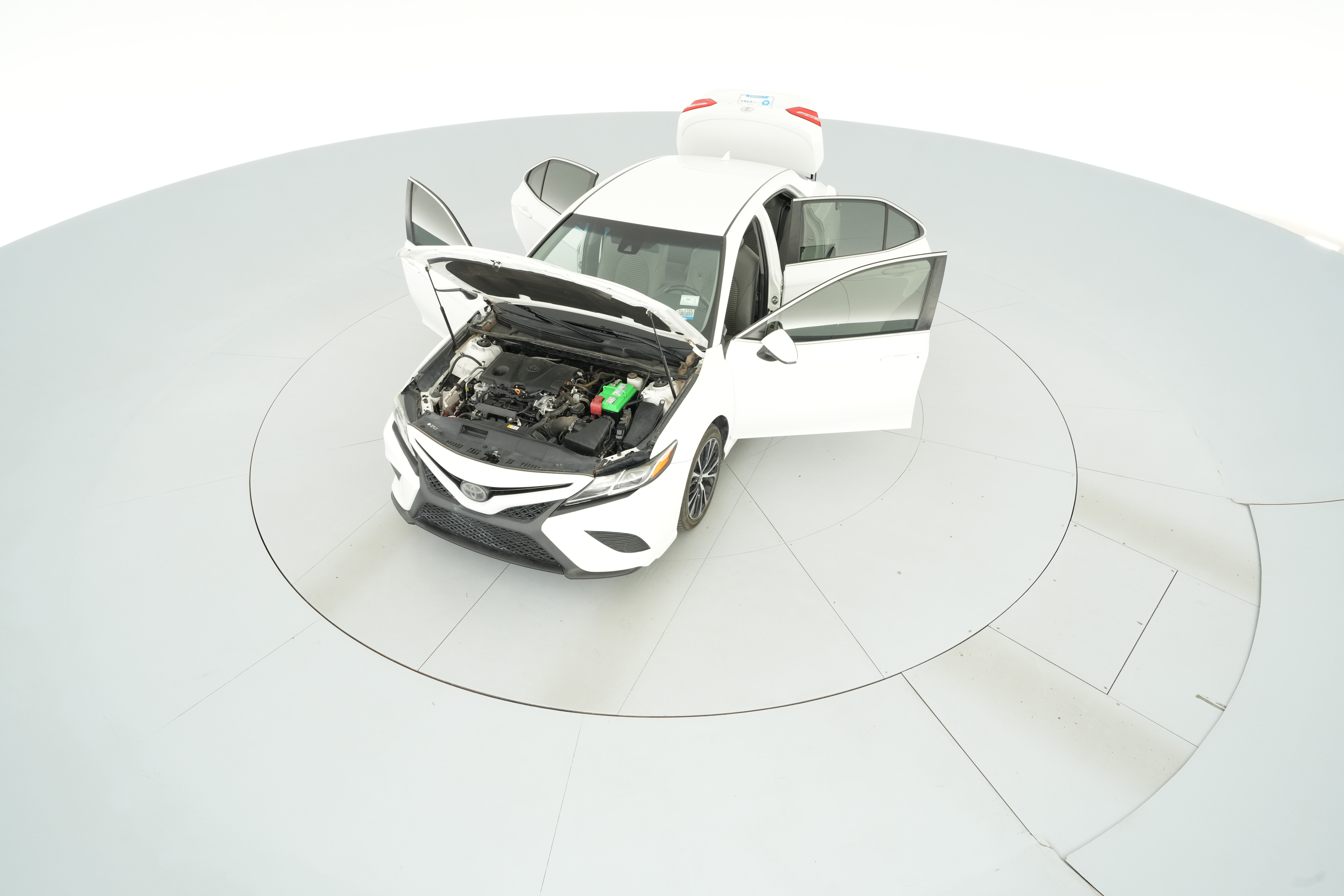 2020 Toyota Camry SE - Photo 38