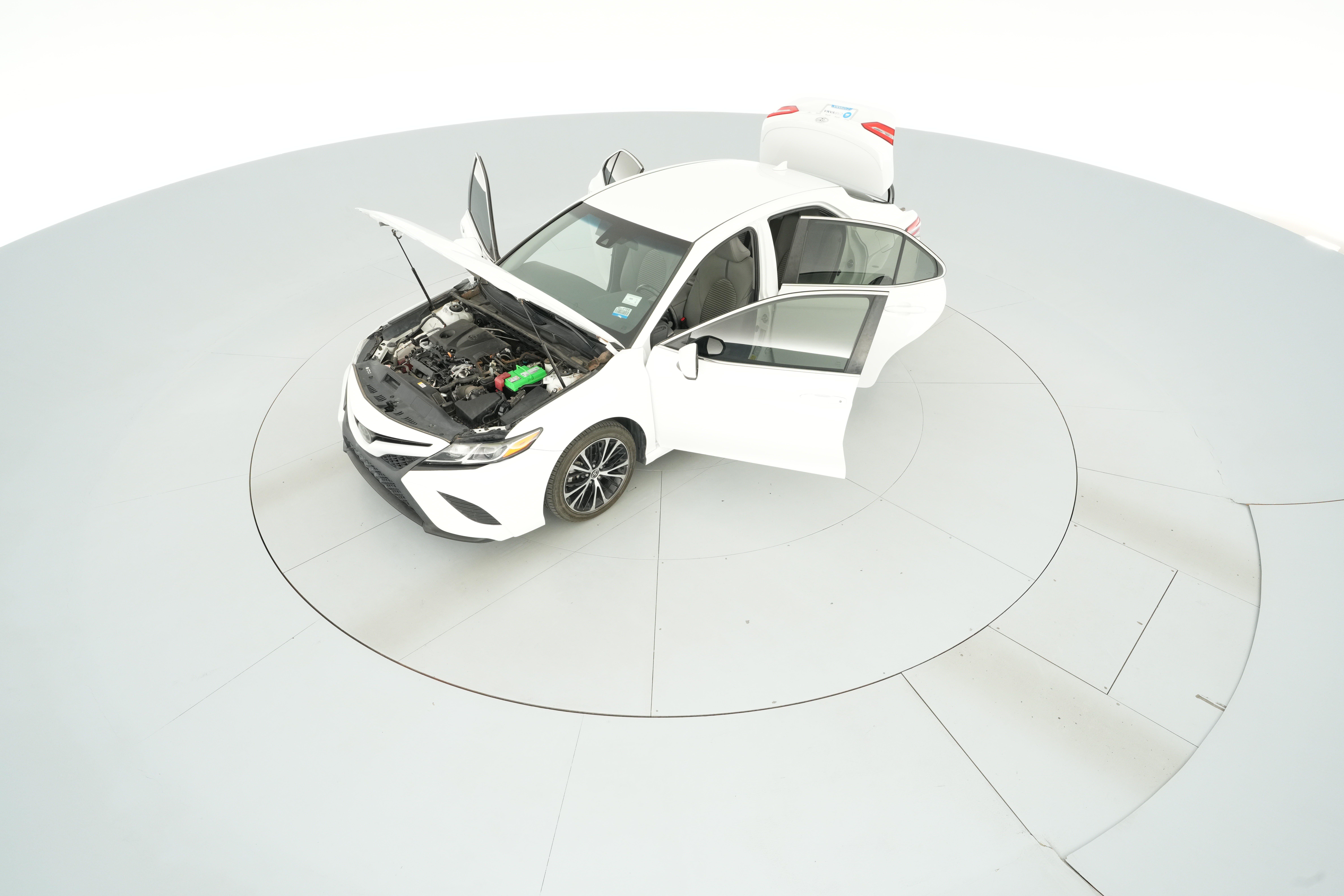 2020 Toyota Camry SE - Photo 39