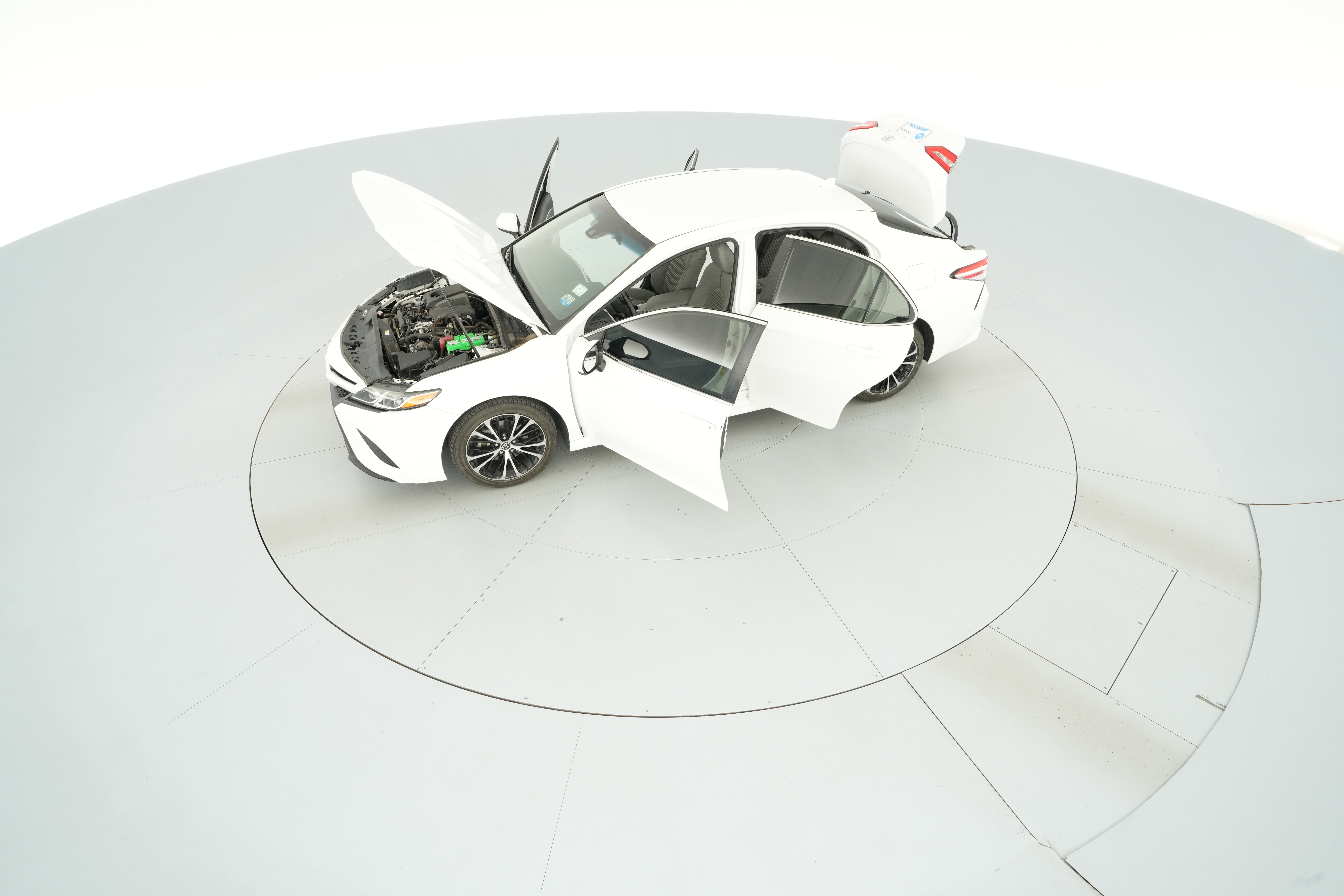 2020 Toyota Camry SE - Photo 40