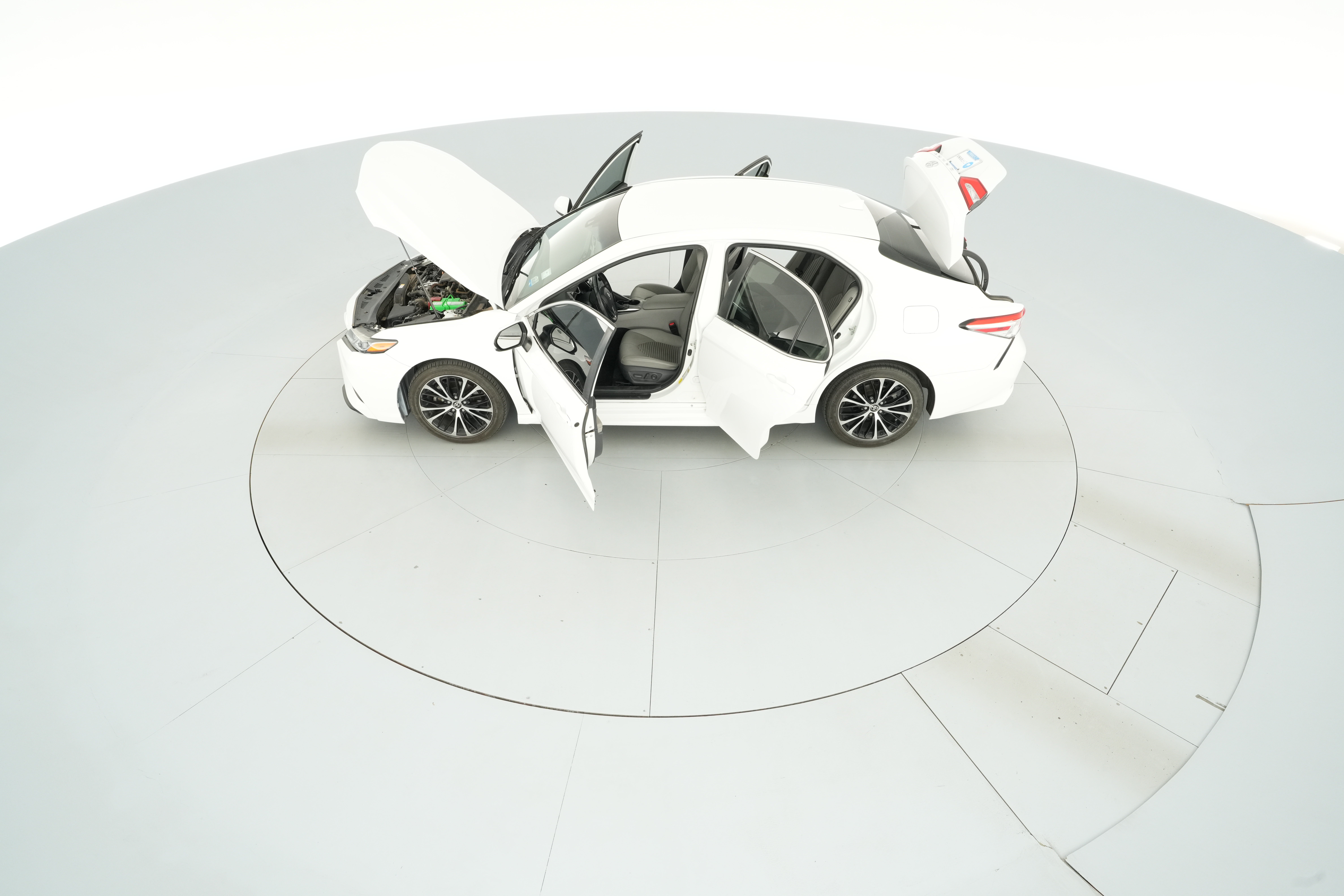 2020 Toyota Camry SE - Photo 41
