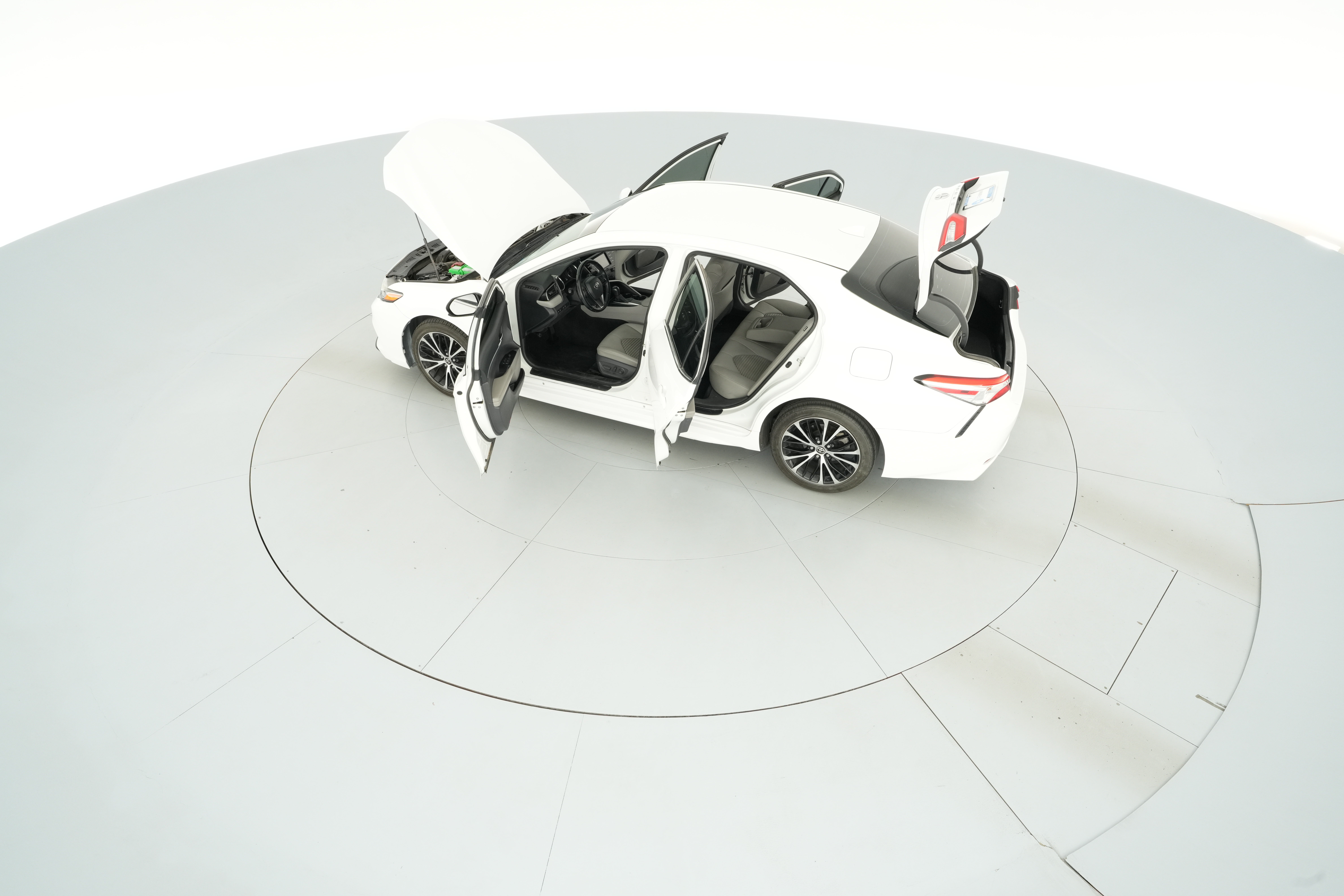 2020 Toyota Camry SE - Photo 42