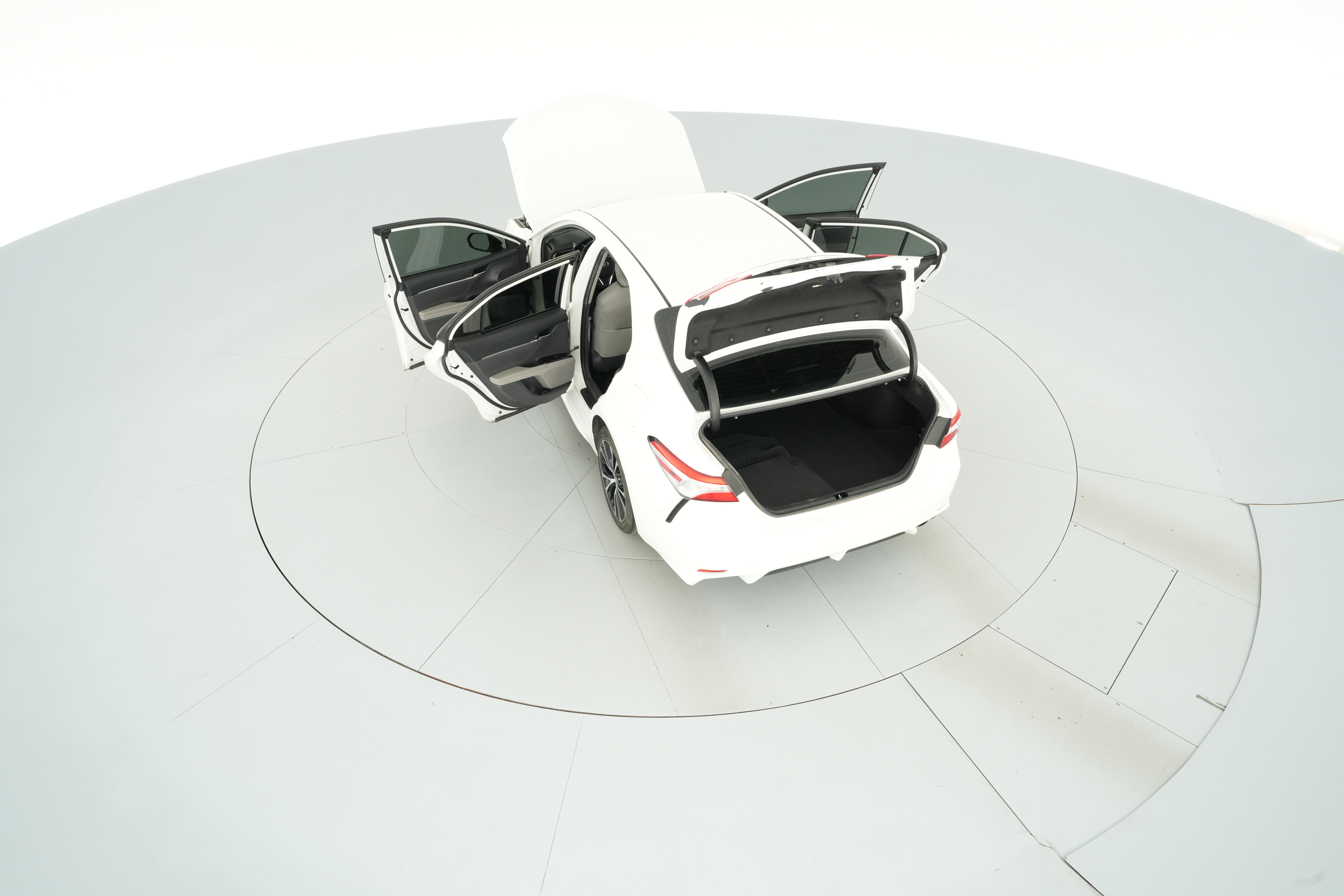 2020 Toyota Camry SE - Photo 44
