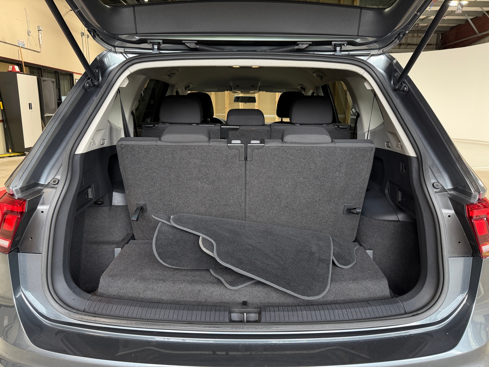Thumbnail: 2019 Volkswagen Tiguan - 7