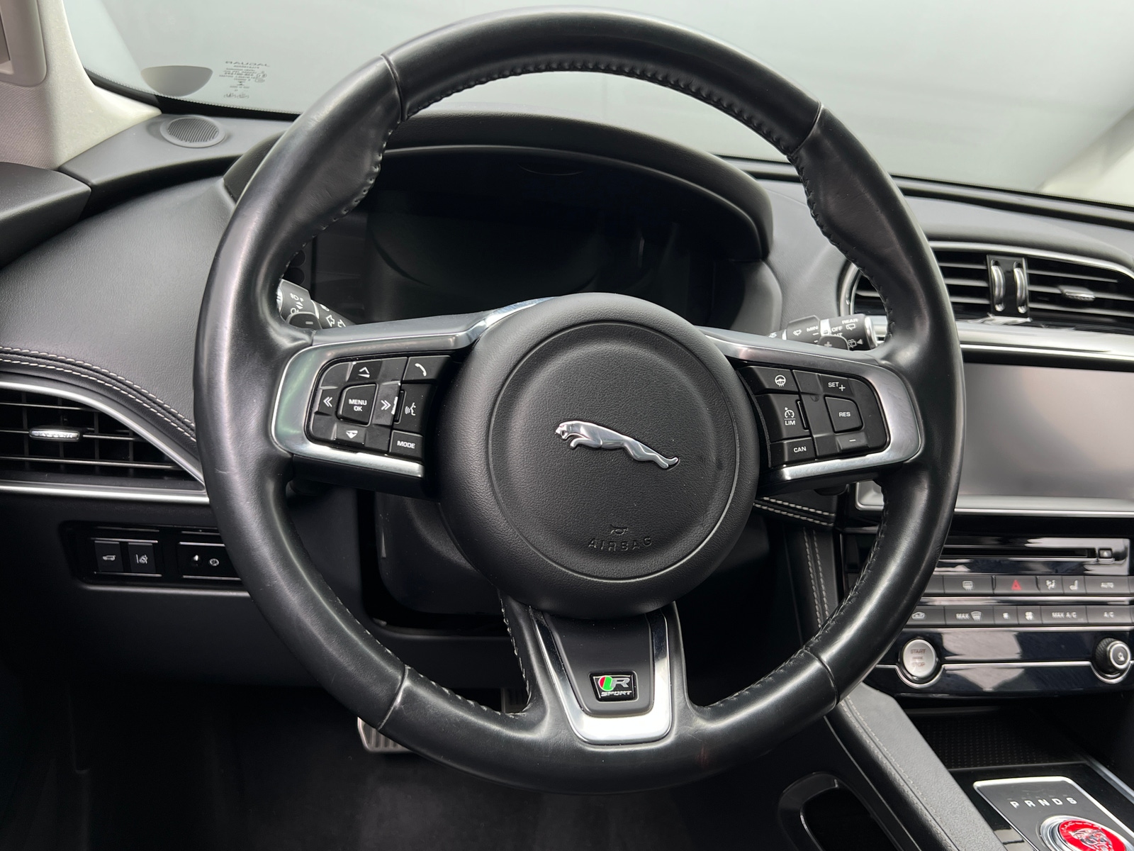 Thumbnail: 2017 Jaguar F-Pace - 4