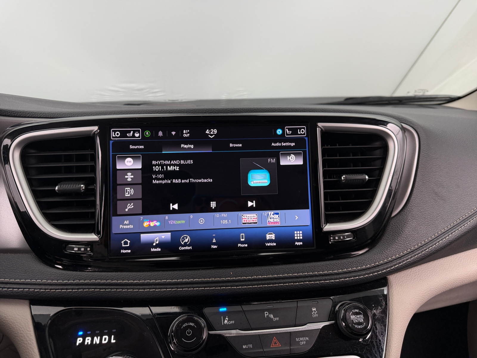 Thumbnail: 2024 Chrysler Pacifica - 3