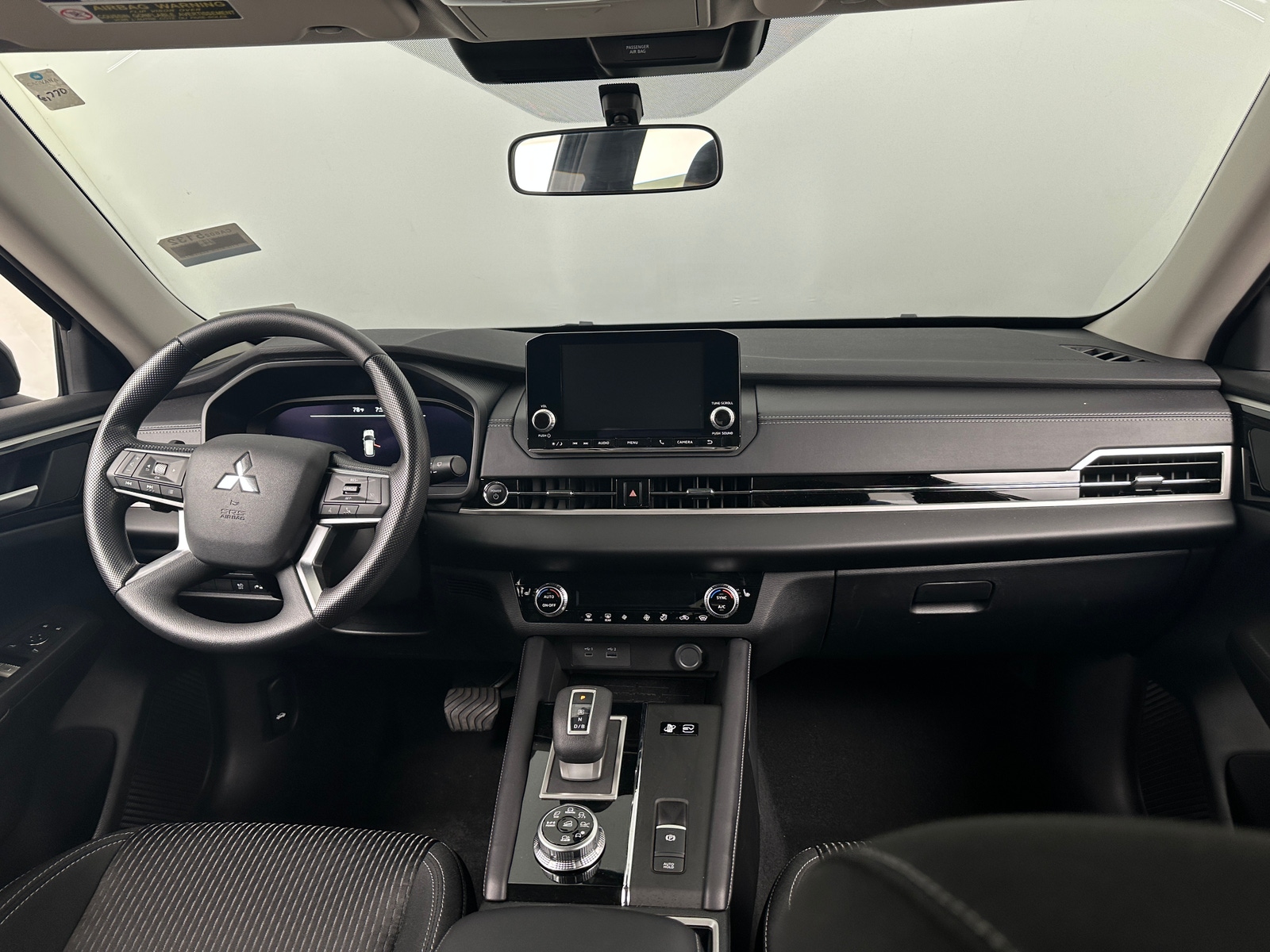Thumbnail: 2025 Mitsubishi Outlander - 3