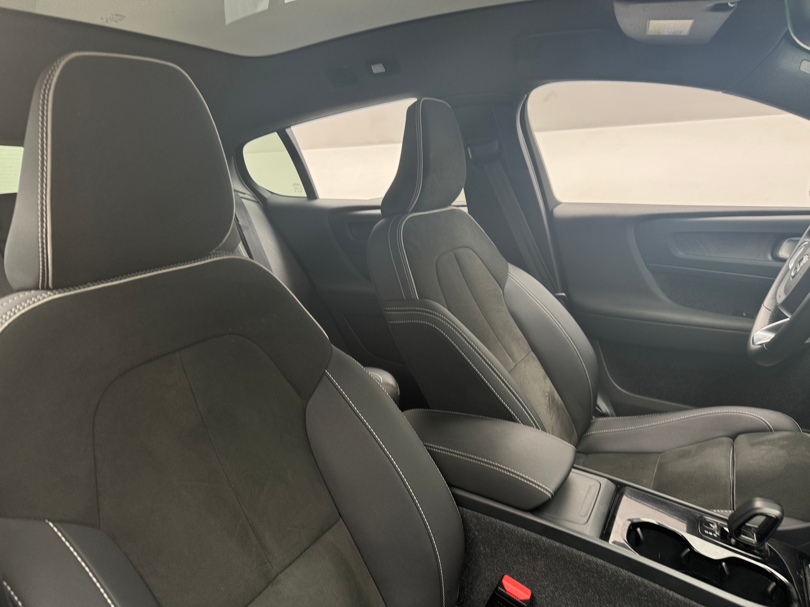 Thumbnail: 2023 Volvo C40 - 2
