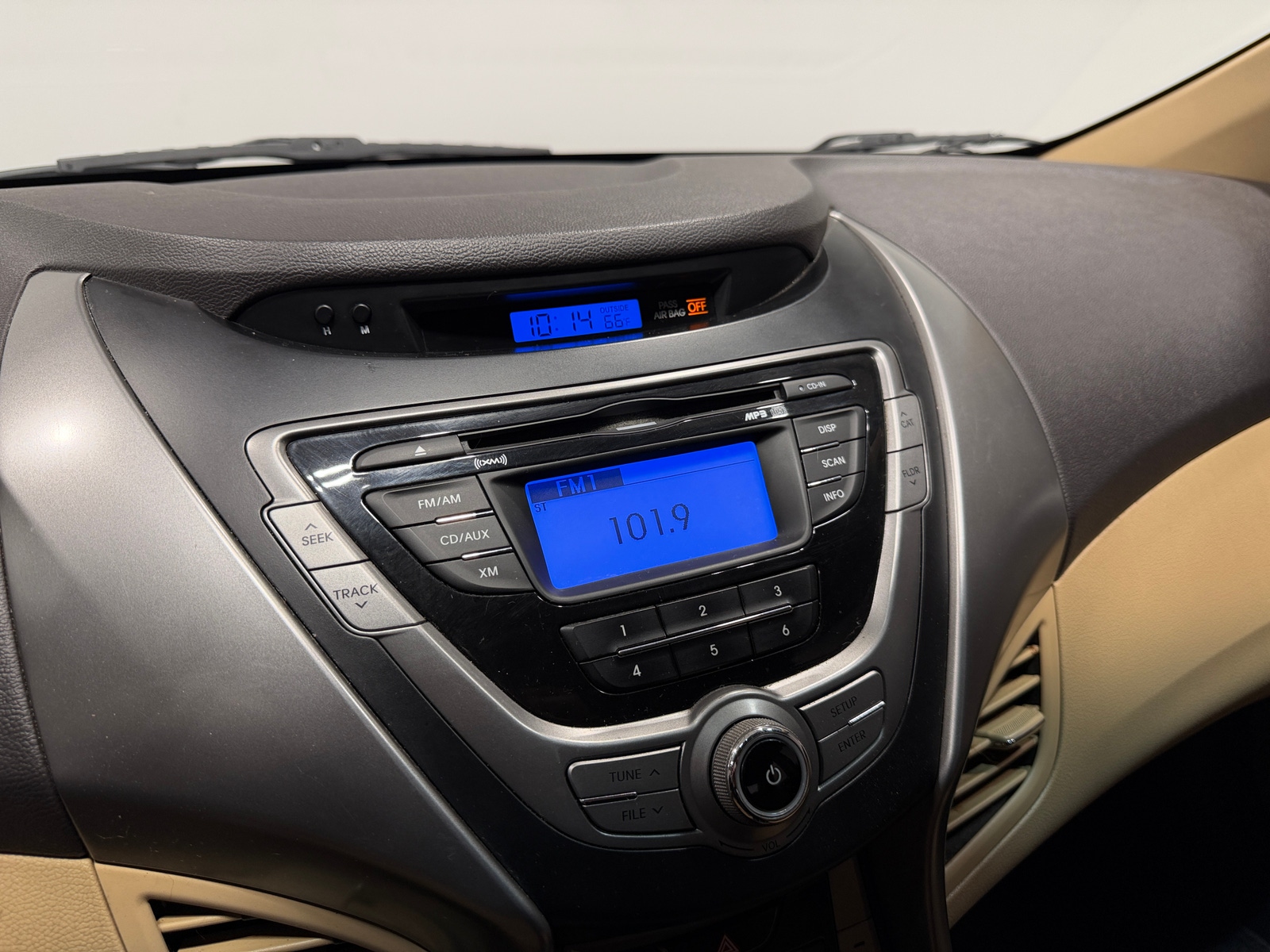Thumbnail: 2013 Hyundai Elantra - 4