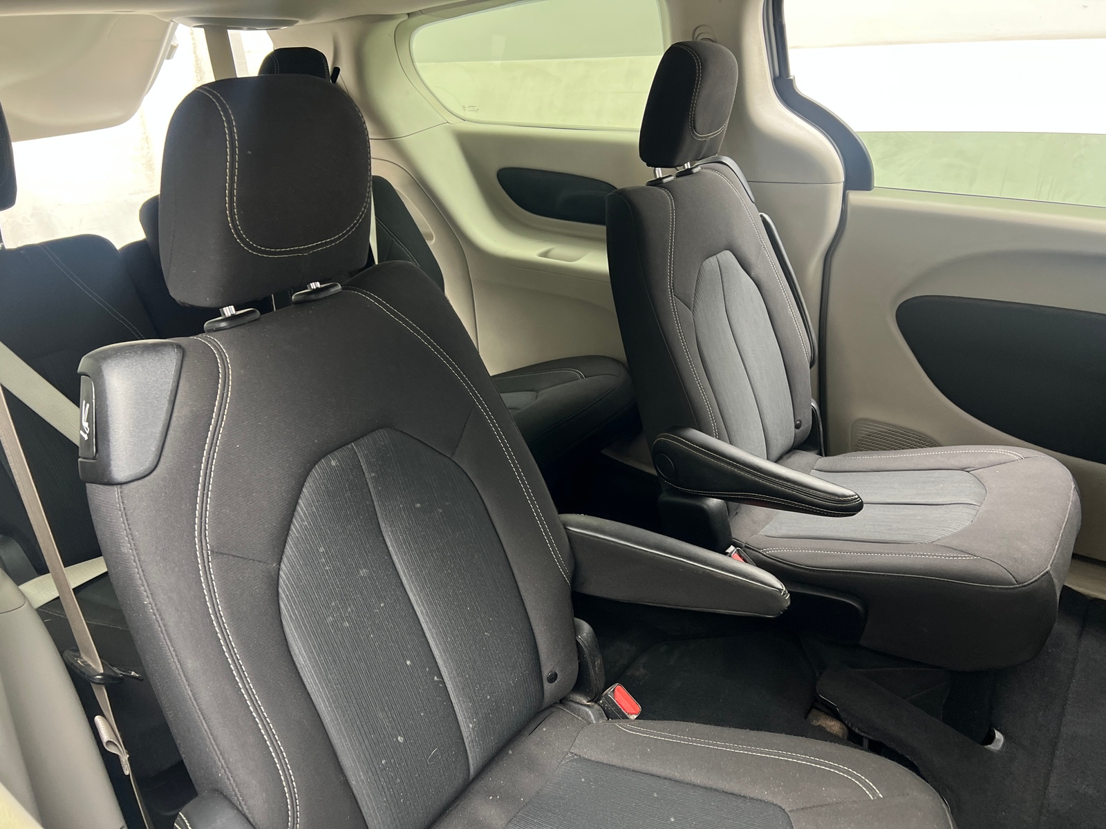 Thumbnail: 2023 Chrysler Voyager - 6