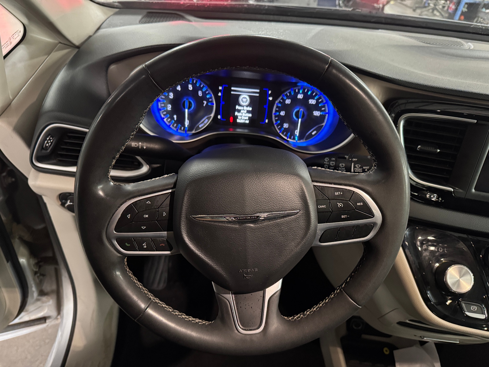 Thumbnail: 2023 Chrysler Voyager - 5