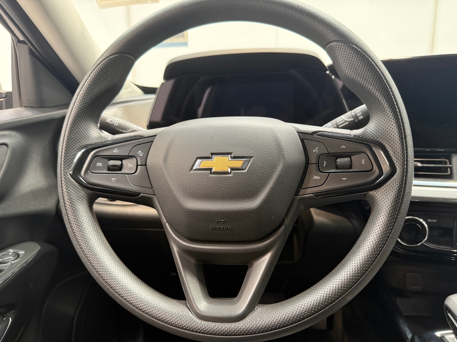 Thumbnail: 2025 Chevrolet Trax - 5