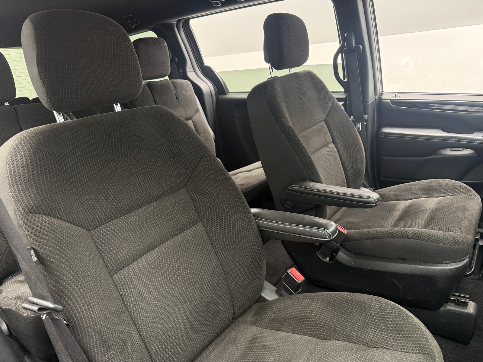 Thumbnail: 2018 Dodge Grand Caravan - 2