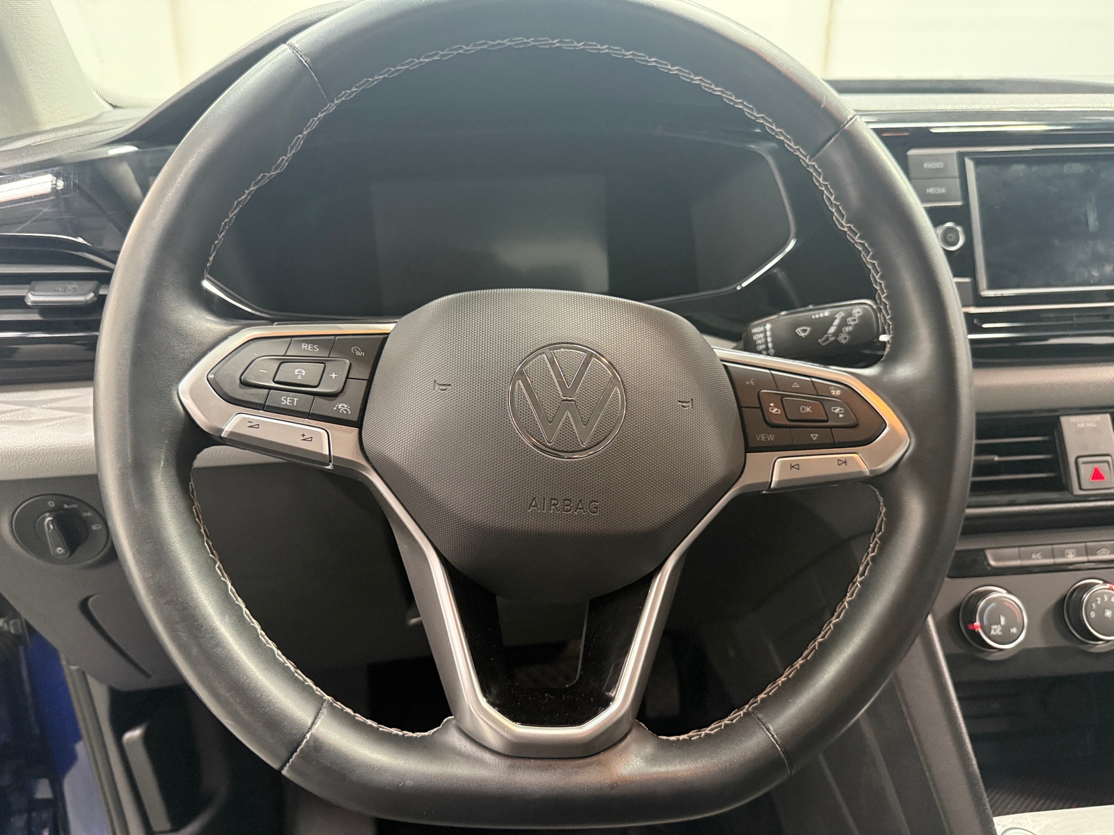 Thumbnail: 2022 Volkswagen Taos - 5