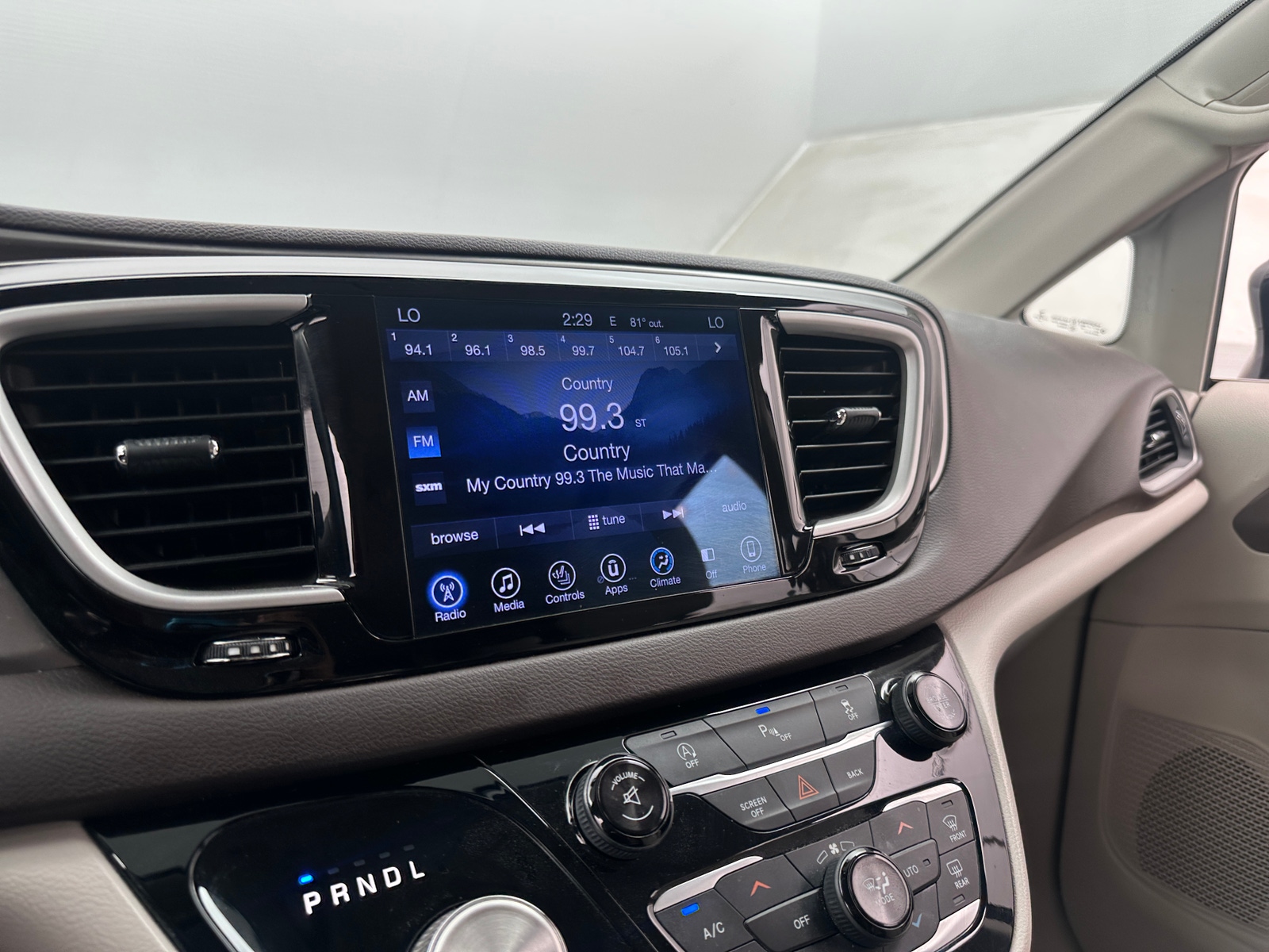 Thumbnail: 2017 Chrysler Pacifica - 3