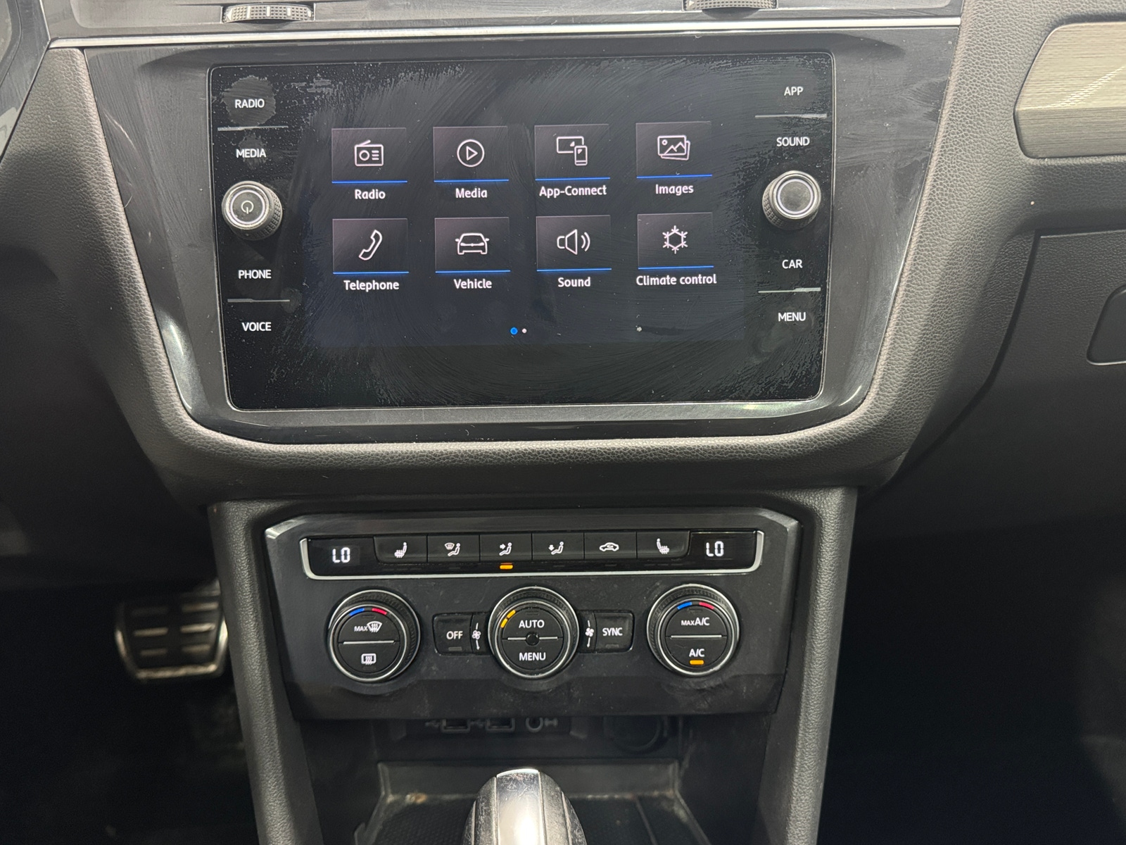 Thumbnail: 2020 Volkswagen Tiguan - 3