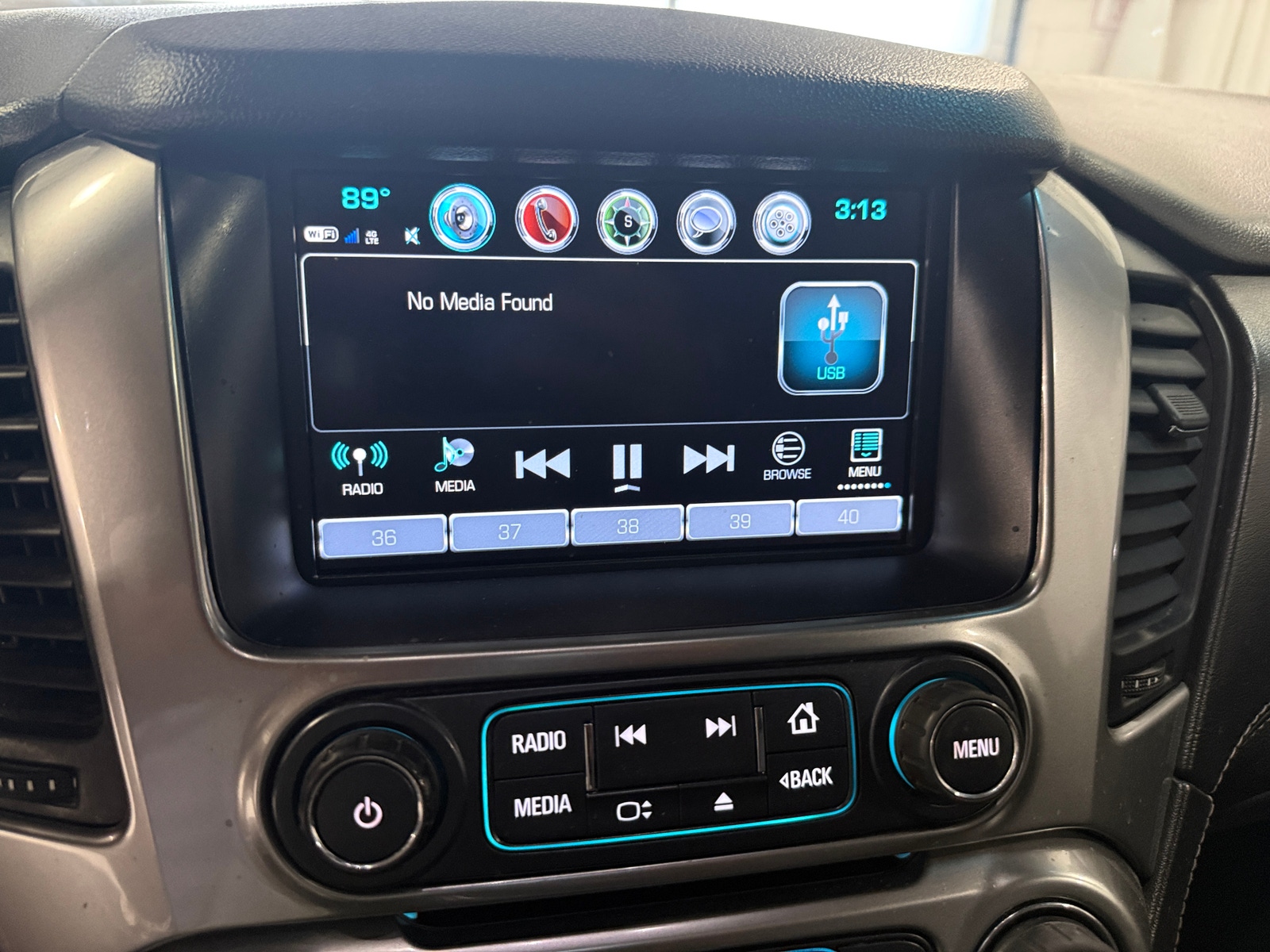 Thumbnail: 2019 Chevrolet Suburban - 3