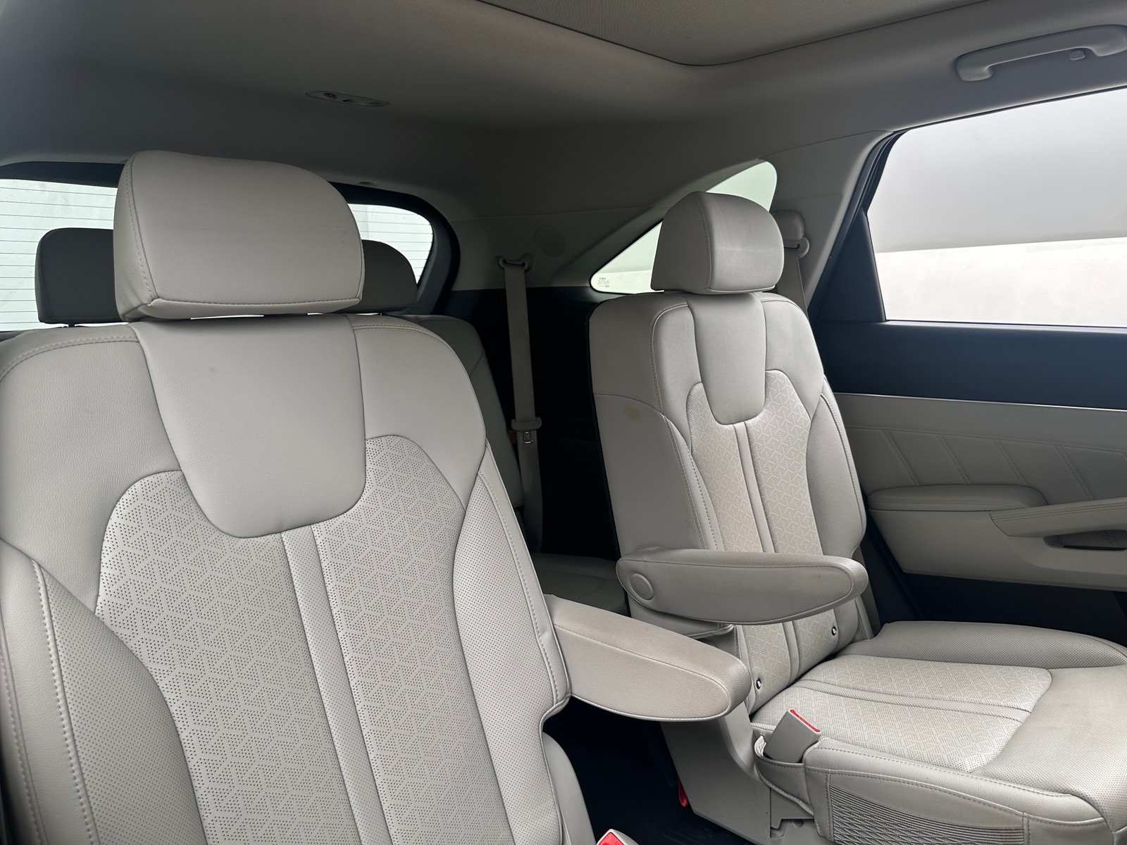 Thumbnail: 2022 Kia Sorento - 5