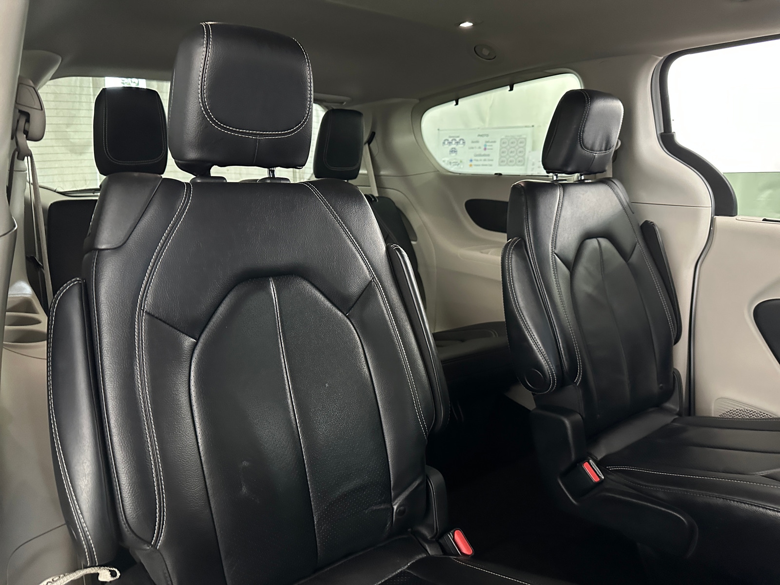 Thumbnail: 2022 Chrysler Pacifica - 5