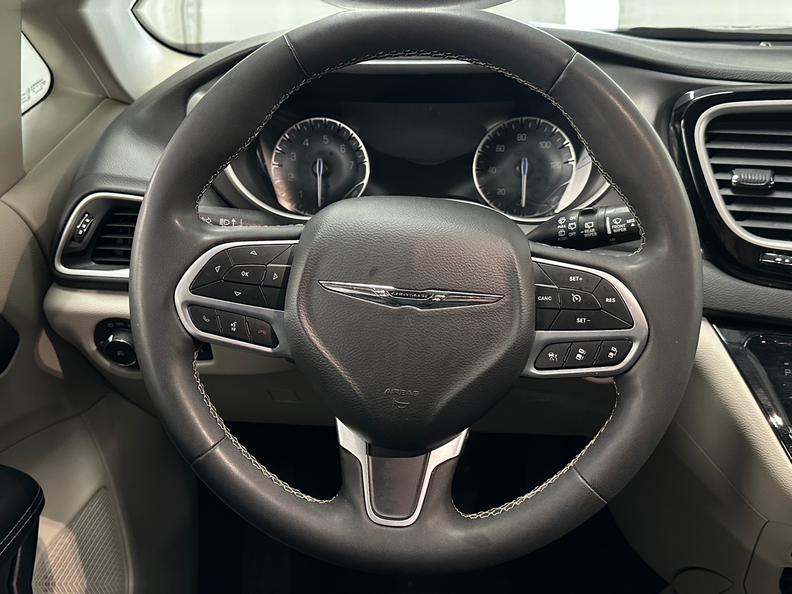 Thumbnail: 2022 Chrysler Pacifica - 4