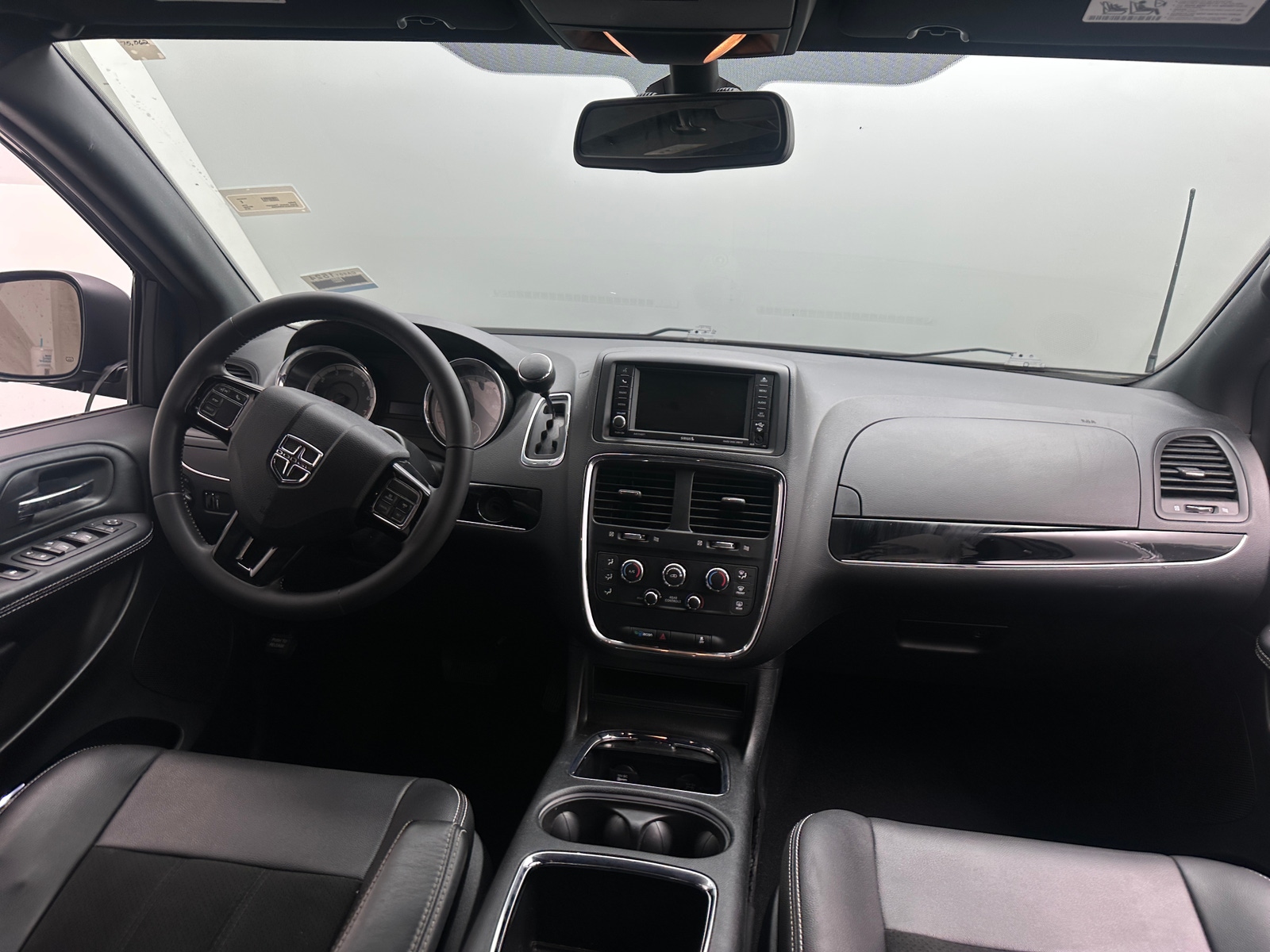 Thumbnail: 2019 Dodge Grand Caravan - 3