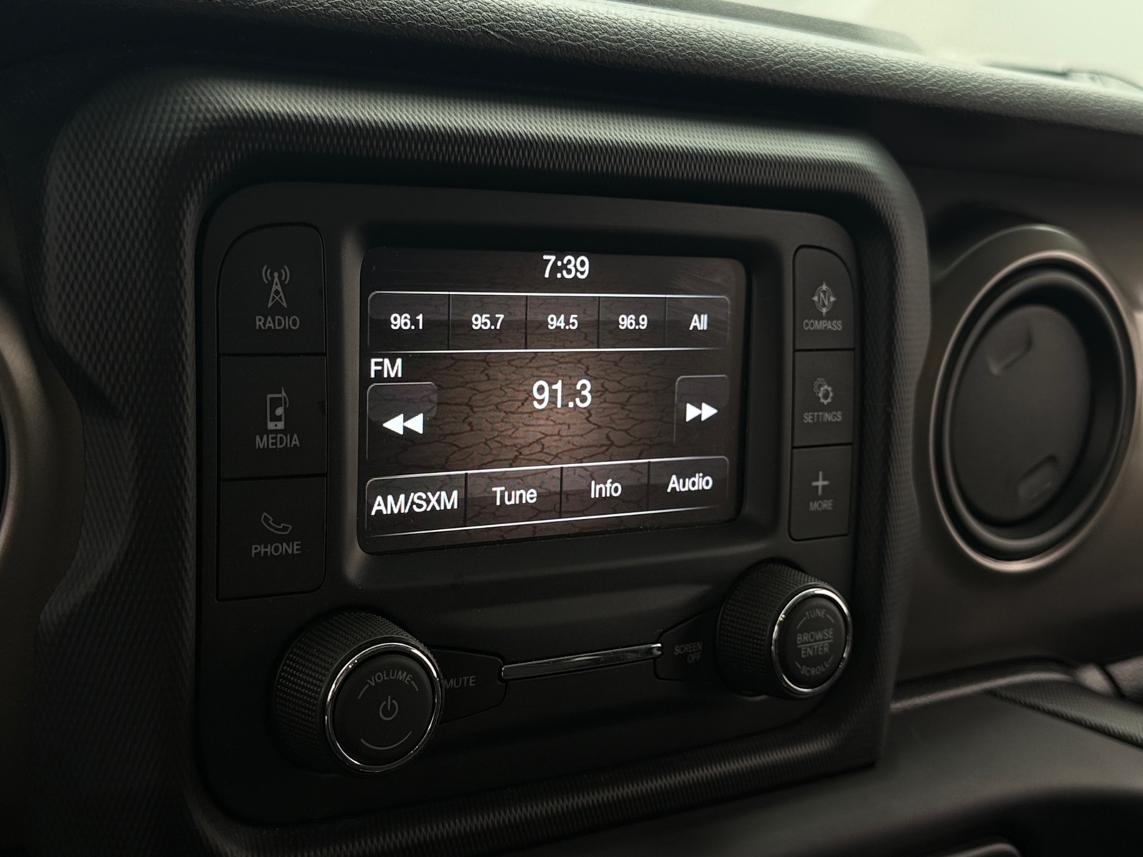 Thumbnail: 2020 Jeep Wrangler - 3