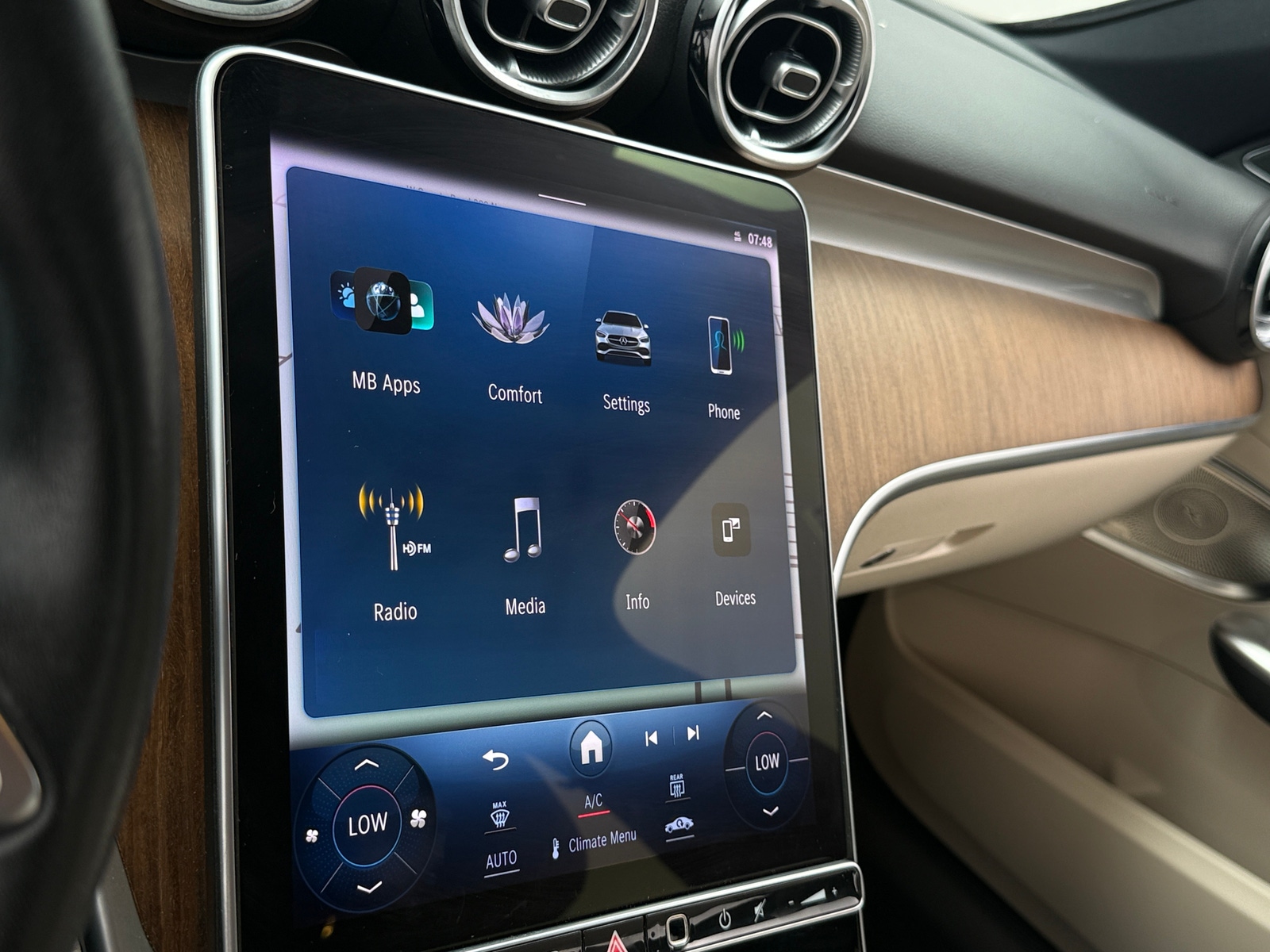 Thumbnail: 2022 Mercedes-Benz C-Class - 3