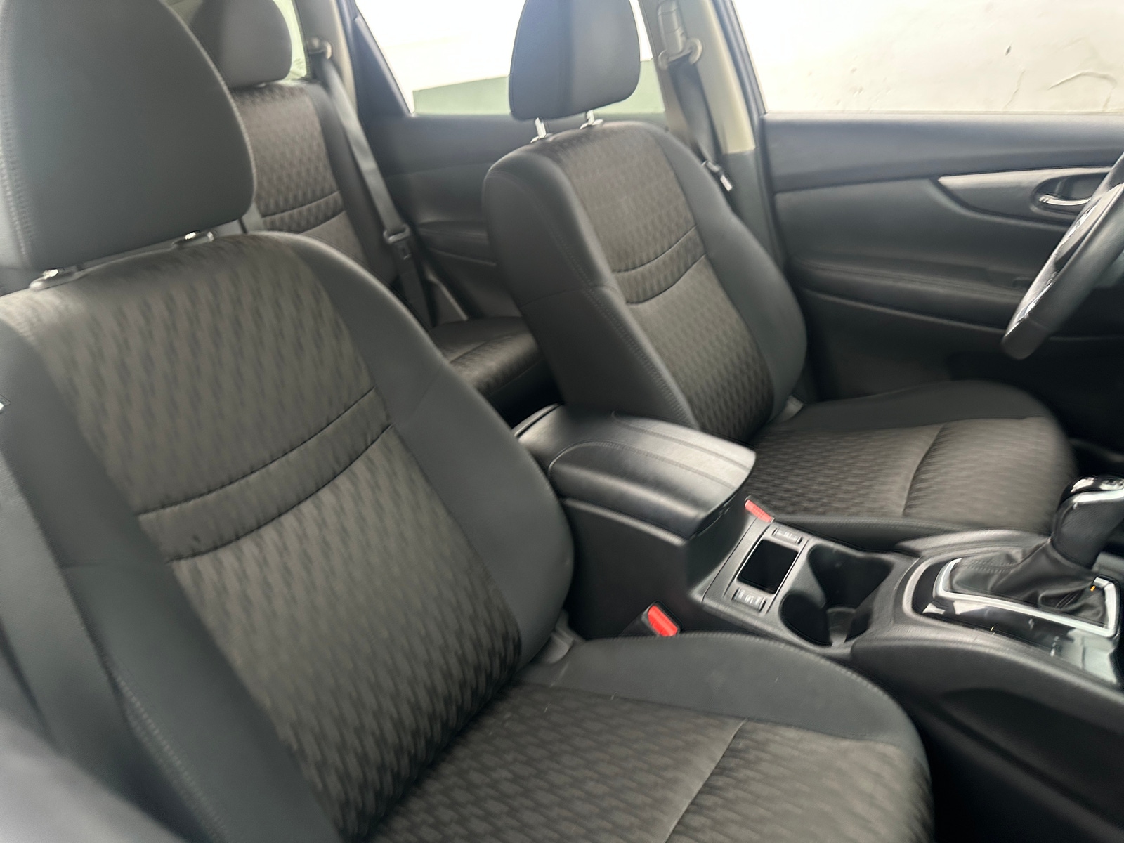 Thumbnail: 2017 Nissan Rogue - 2