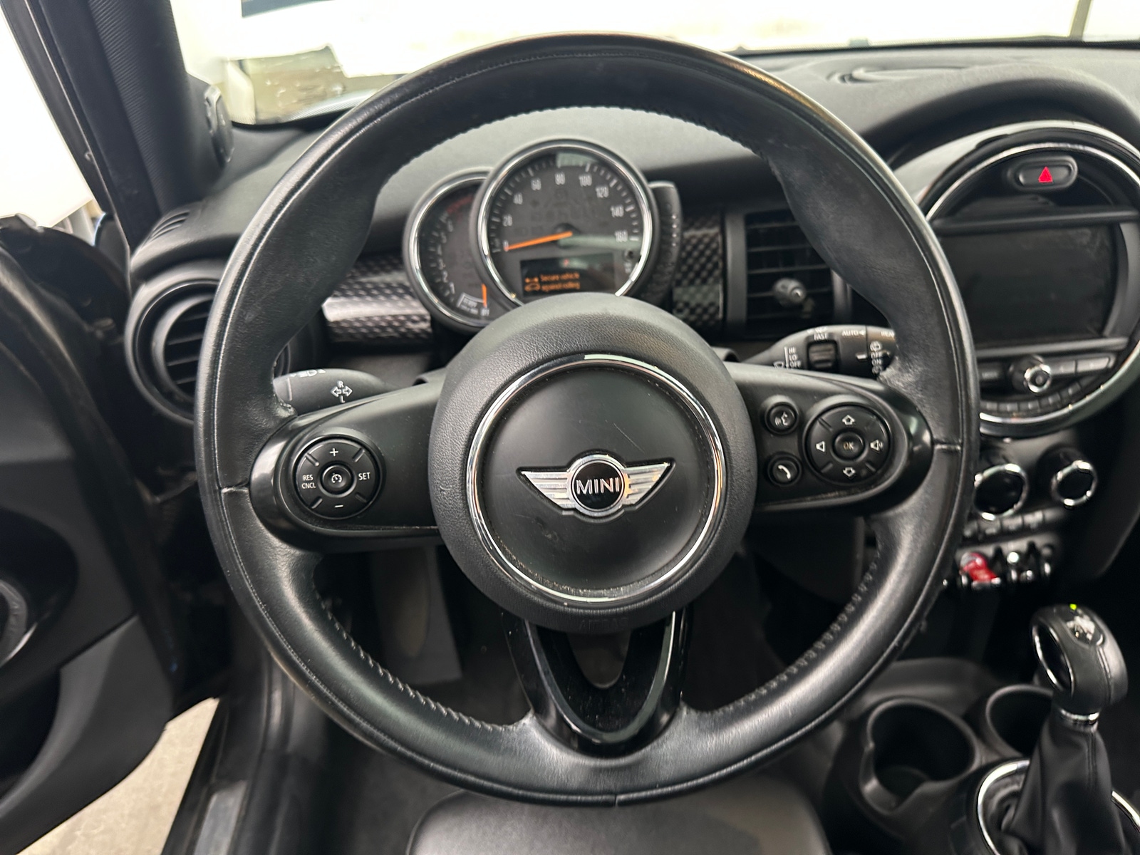 Thumbnail: 2017 MINI Cooper Hardtop - 4