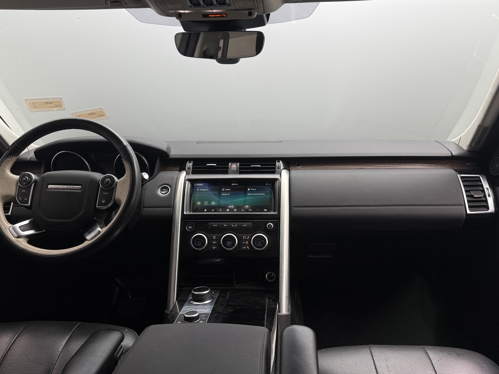 Thumbnail: 2017 Land Rover Discovery - 2