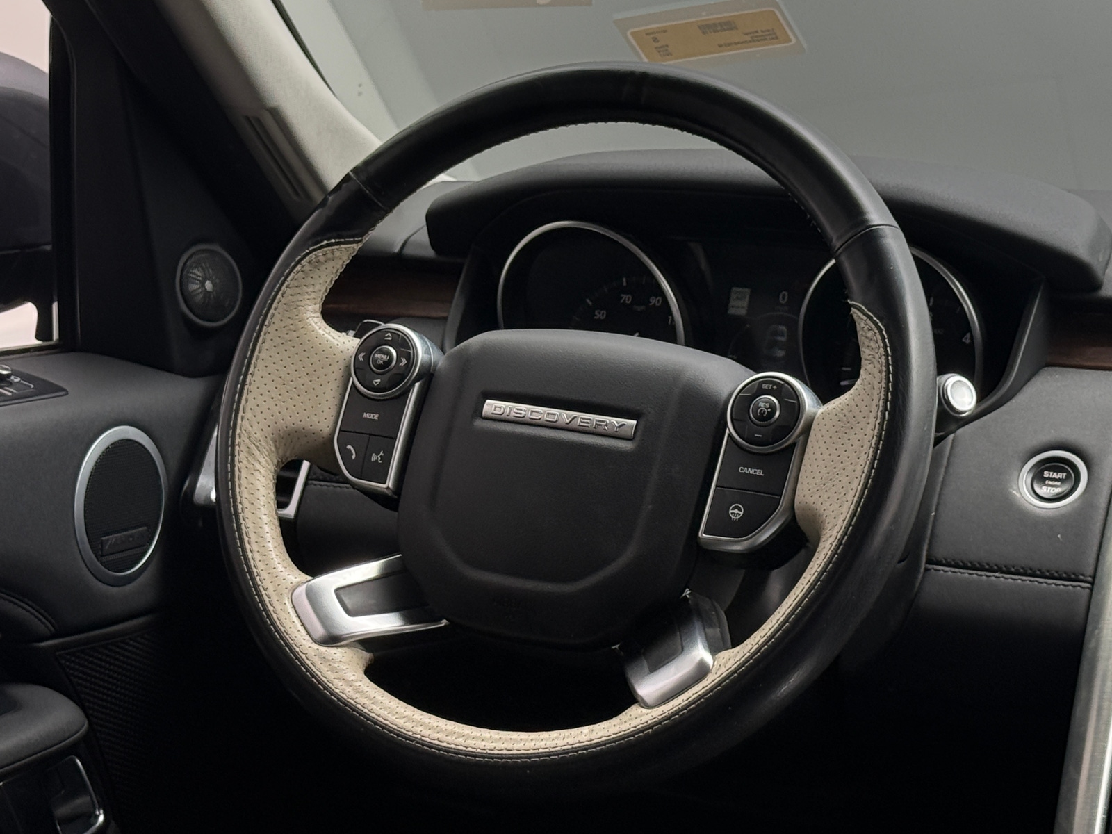 Thumbnail: 2017 Land Rover Discovery - 4