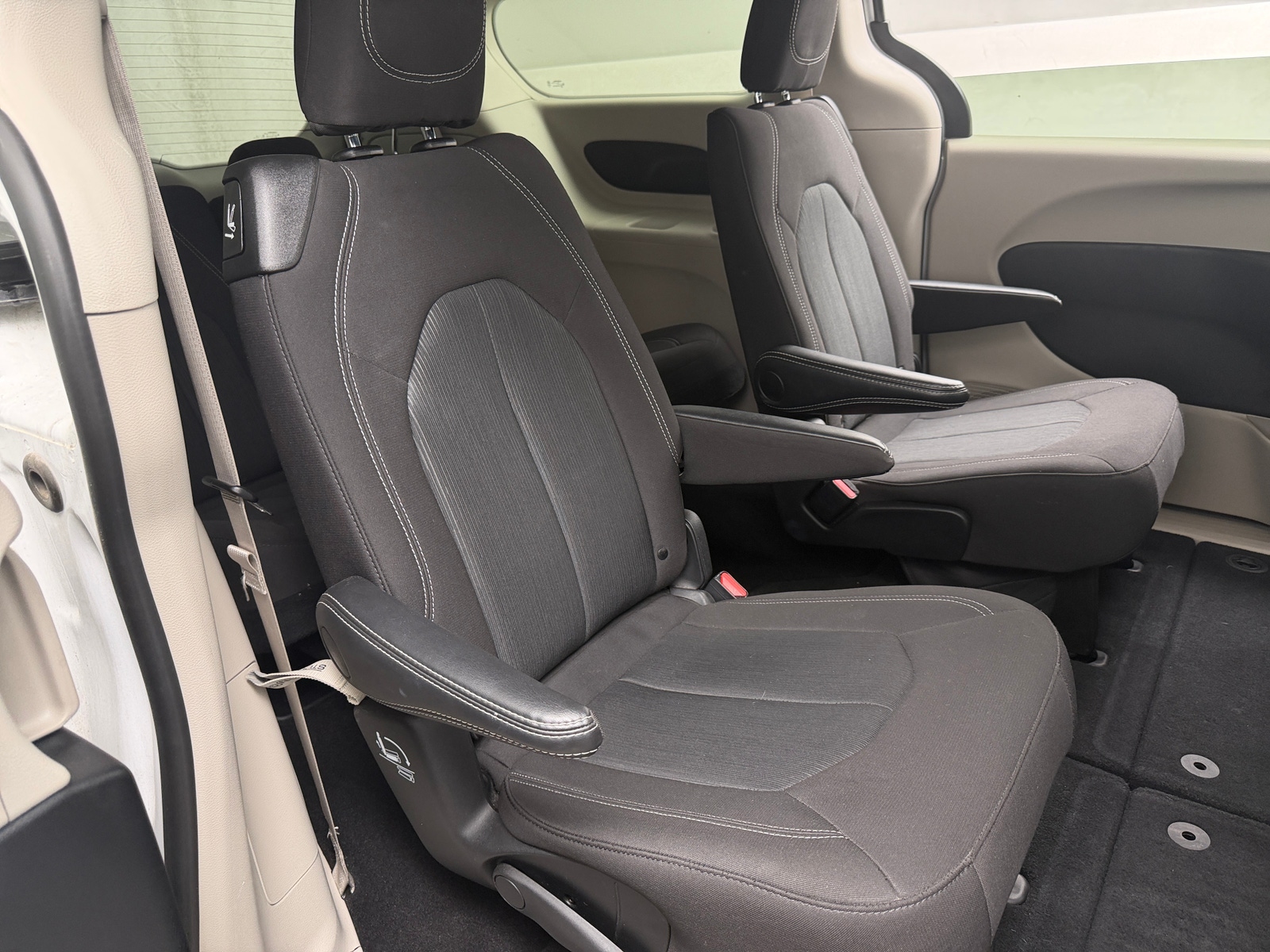 Thumbnail: 2024 Chrysler Voyager - 6