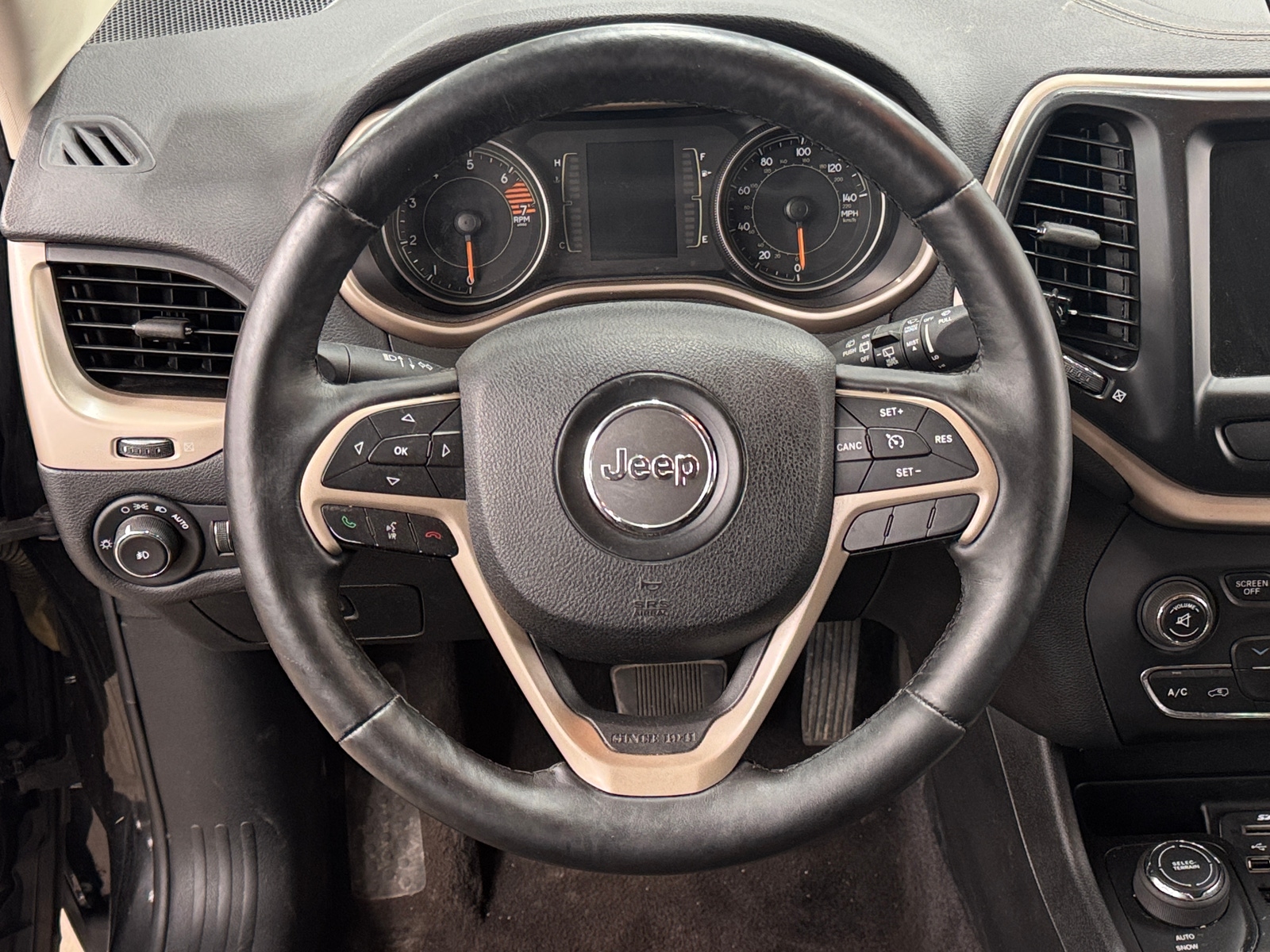 Thumbnail: 2017 Jeep Cherokee - 5