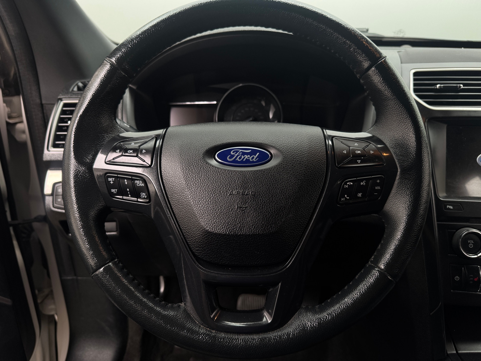 Thumbnail: 2018 Ford Explorer - 5