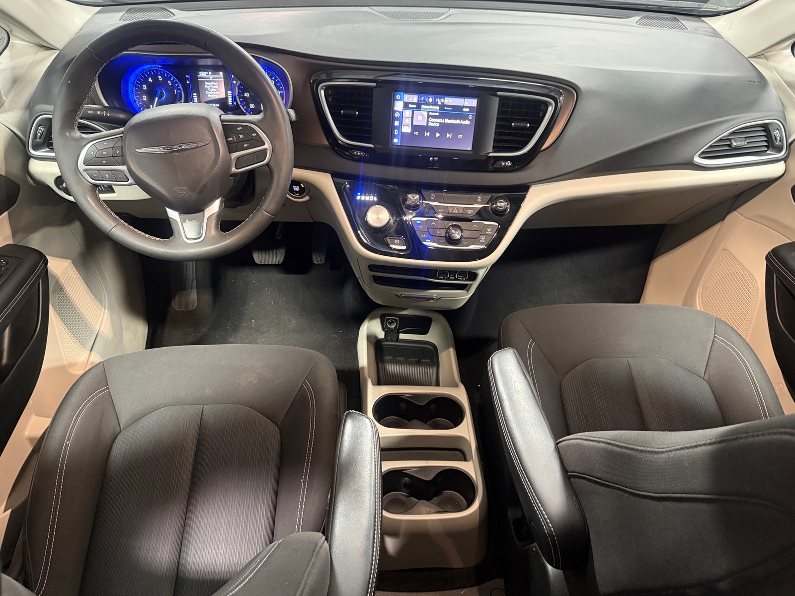 Thumbnail: 2023 Chrysler Voyager - 3