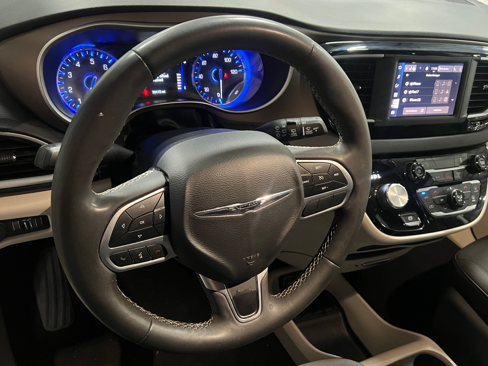 Thumbnail: 2023 Chrysler Voyager - 5