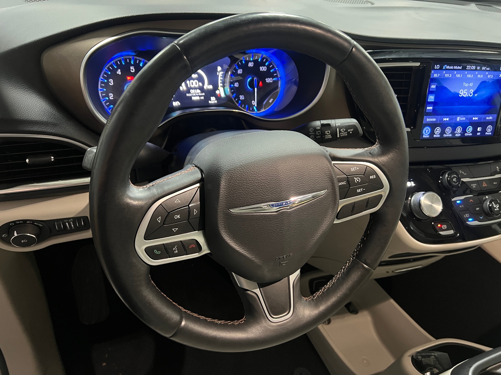 Thumbnail: 2017 Chrysler Pacifica - 4