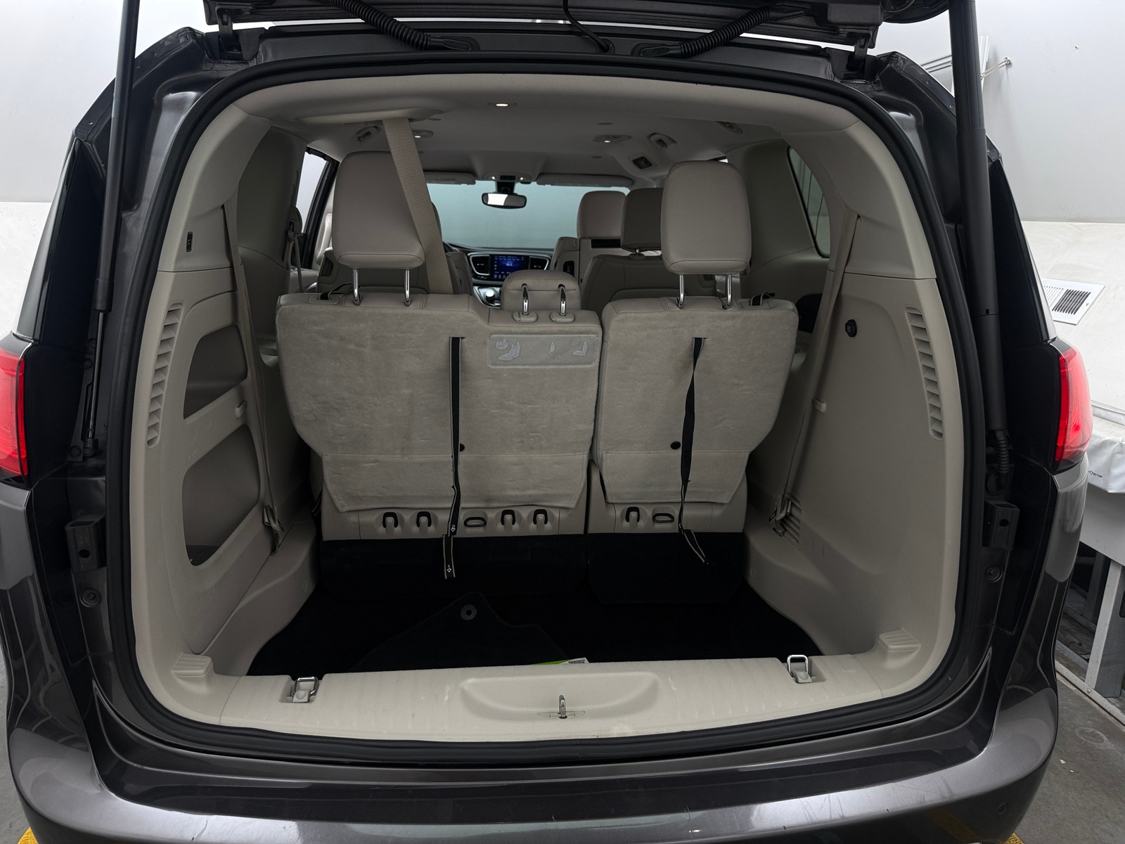 Thumbnail: 2017 Chrysler Pacifica - 6