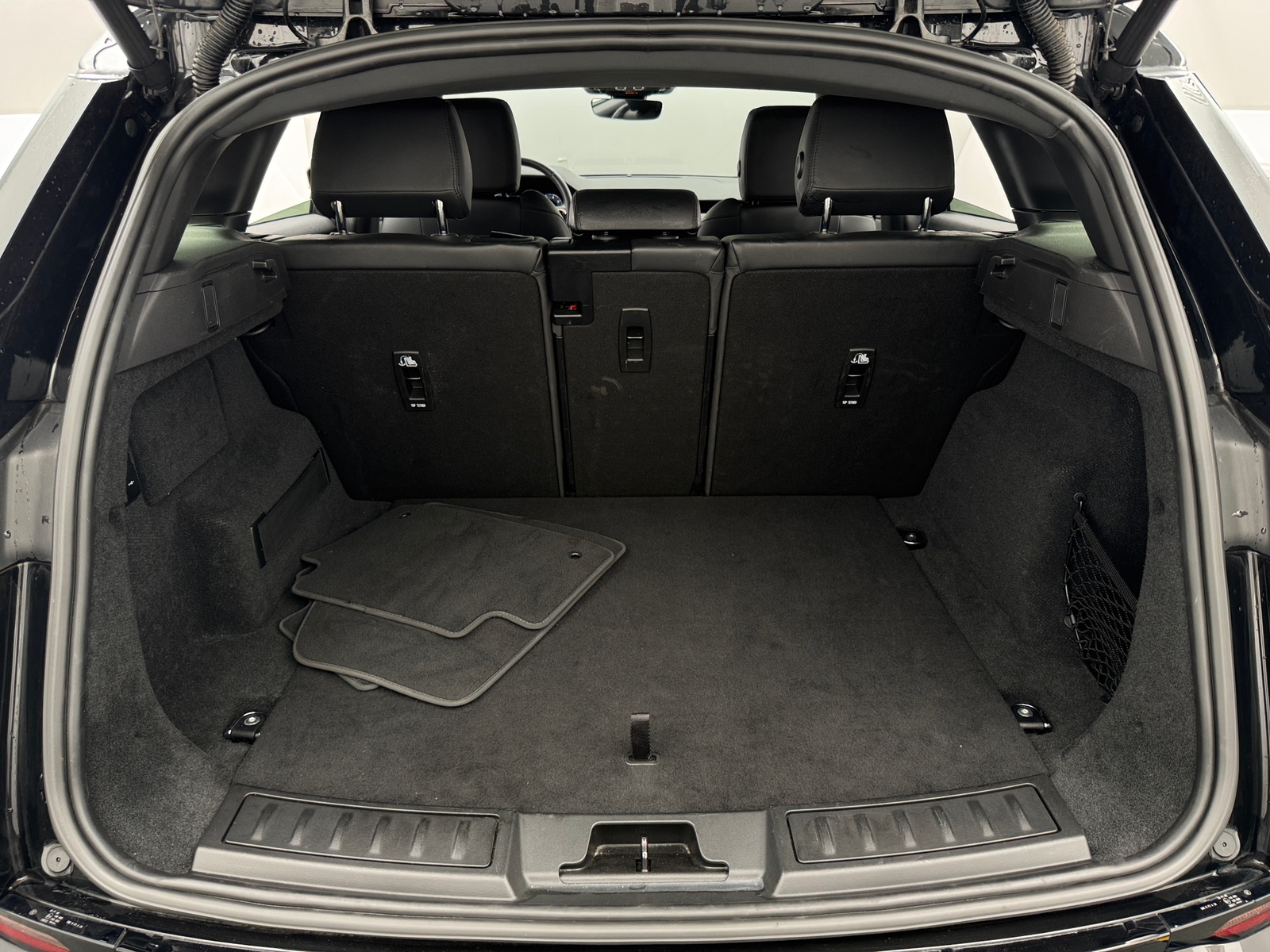 Thumbnail: 2024 Land Rover Range Rover Evoque - 6