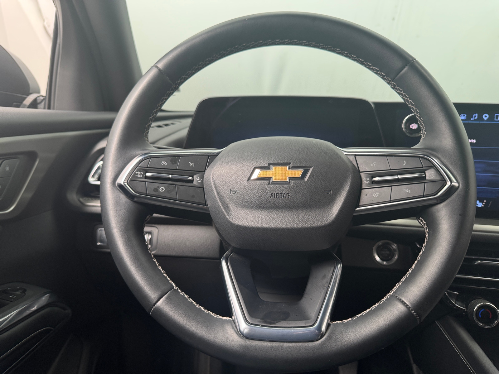 Thumbnail: 2026 Chevrolet Traverse - 5