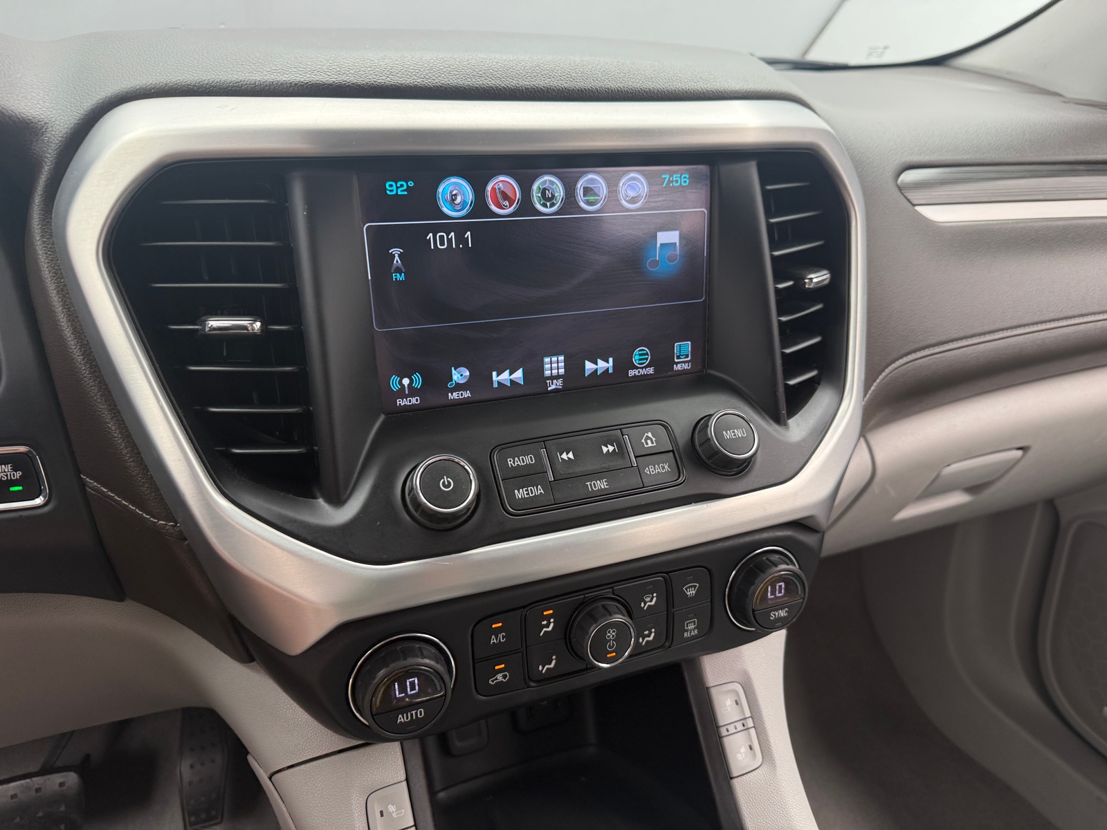 Thumbnail: 2018 GMC Acadia - 3