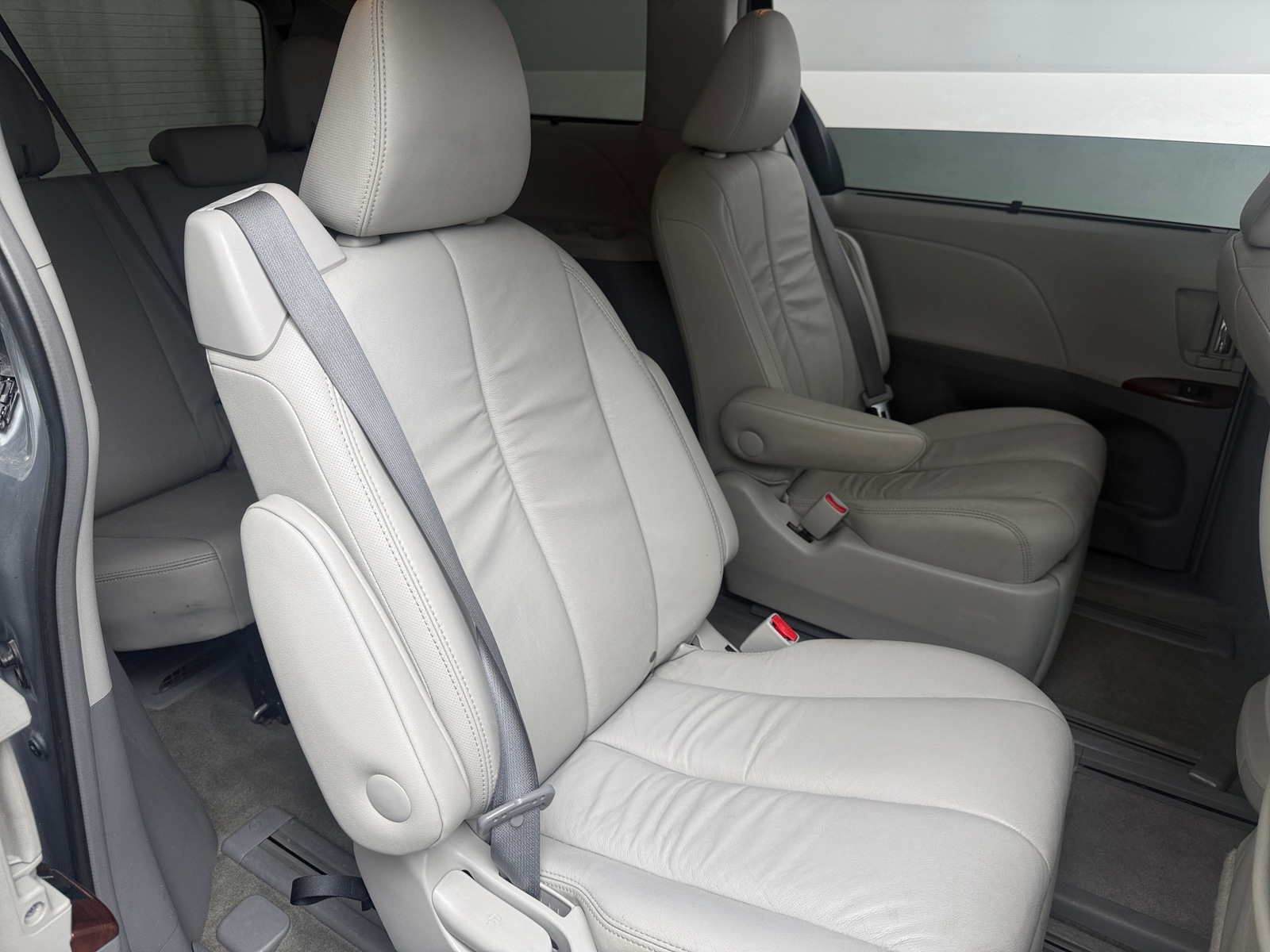 Thumbnail: 2014 Toyota Sienna - 5