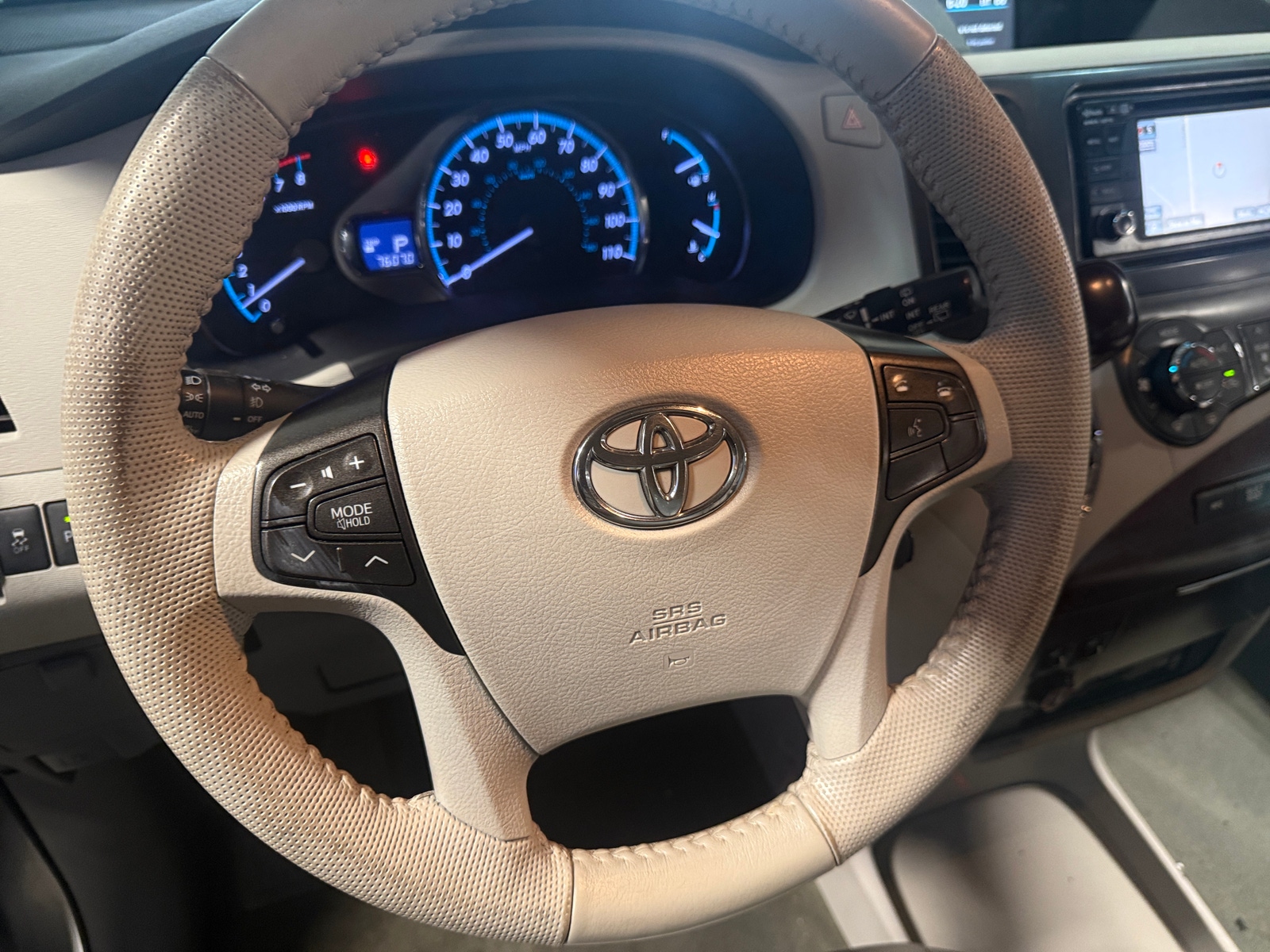 Thumbnail: 2014 Toyota Sienna - 4