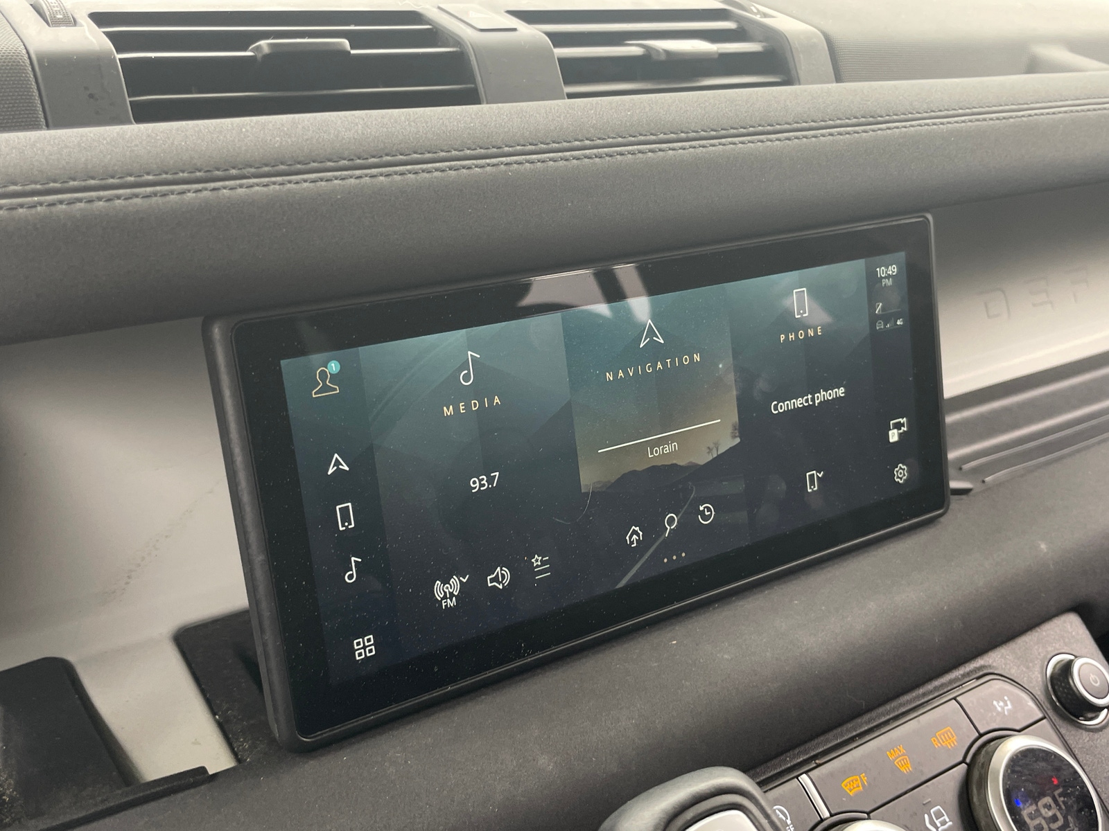 Thumbnail: 2020 Land Rover Defender - 3